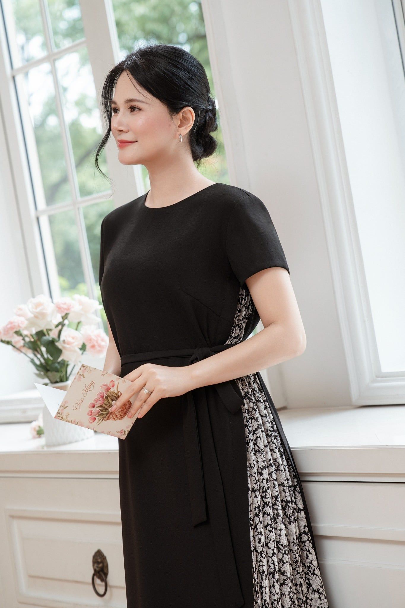 ĐẦM ĐEN PHỐI VOAN HOA D00932