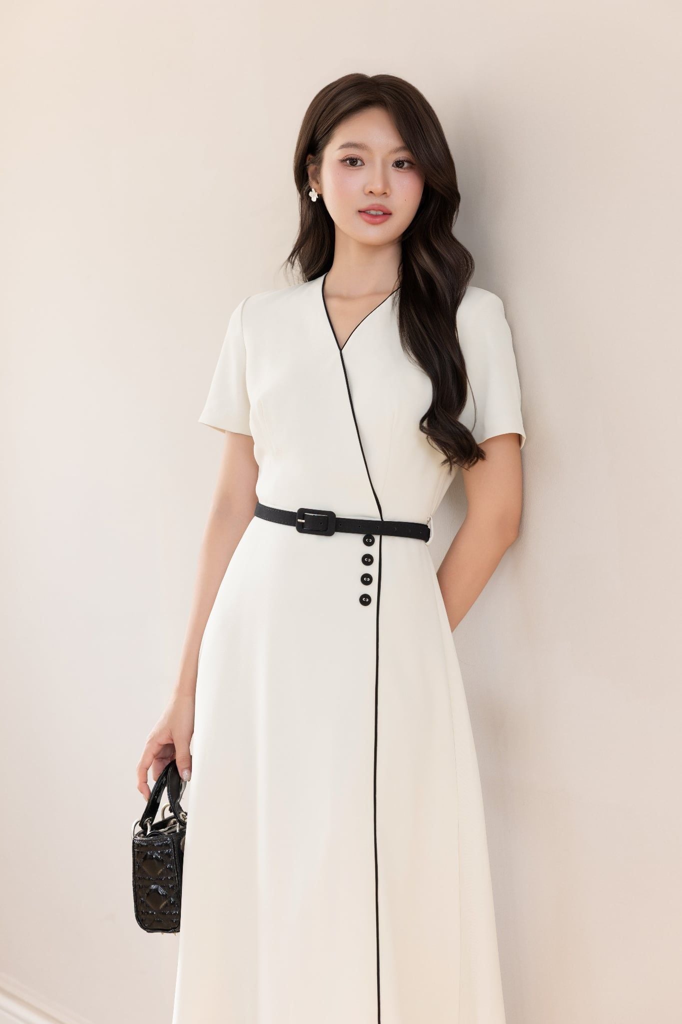 keonhacai TRẮNG PHỐI VIỀN ĐEN D01182