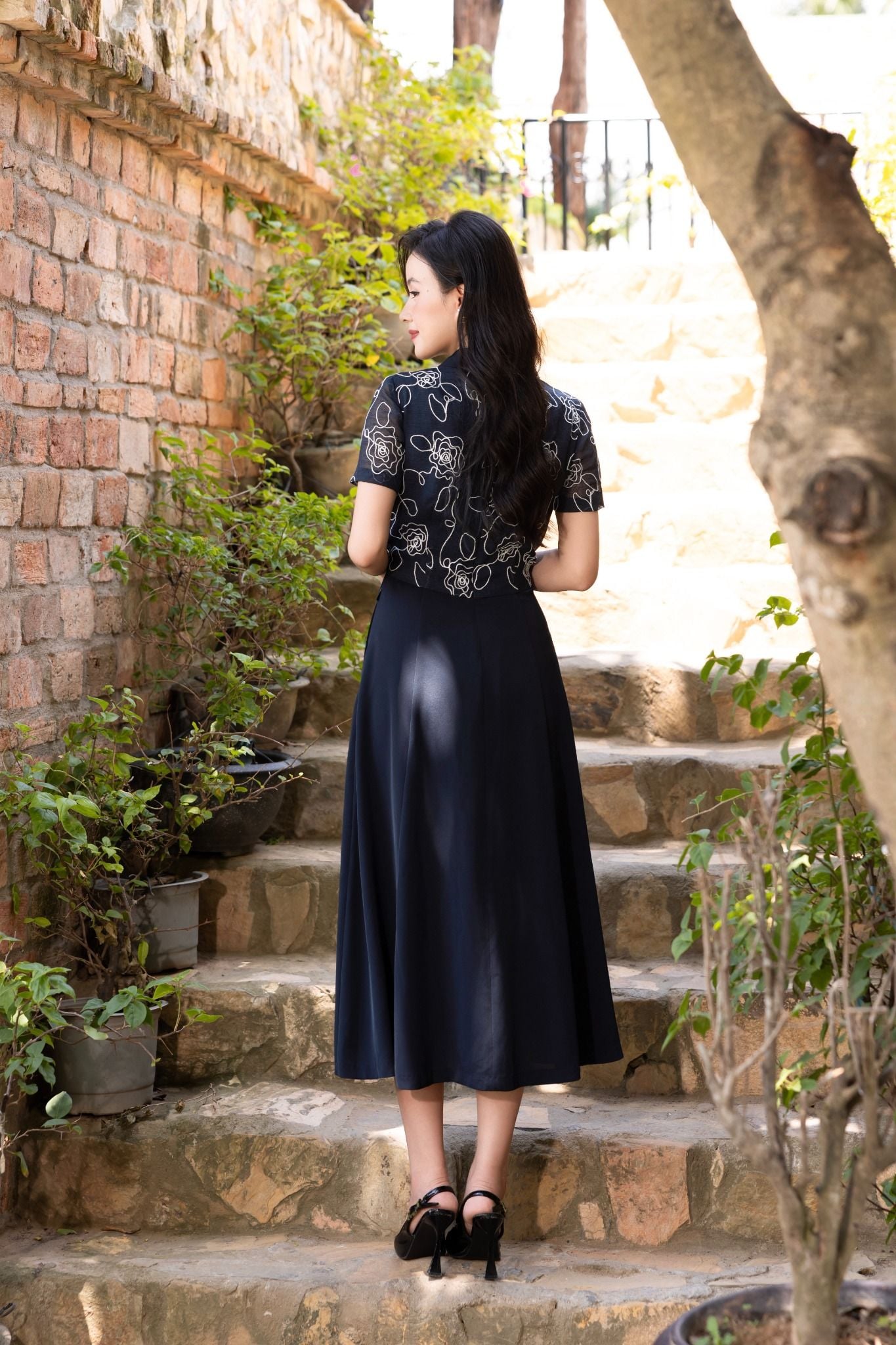 ĐẦM ĐEN PHỐI HOA D03152