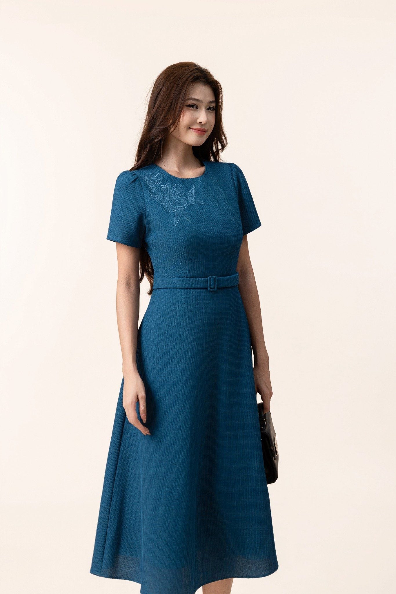 ĐẦM THIẾT KẾ THÊU HOA D05462