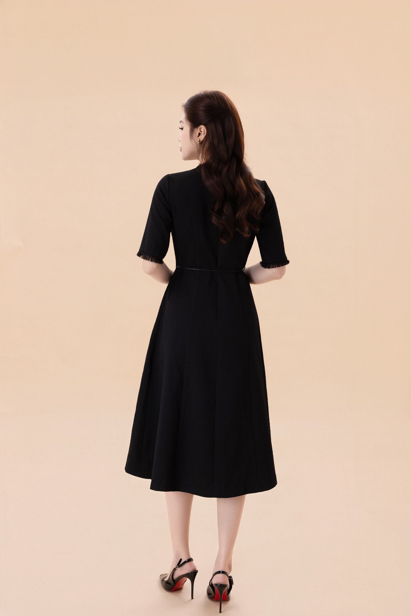 ĐẦM ĐEN KÈM ĐAI DA D06402