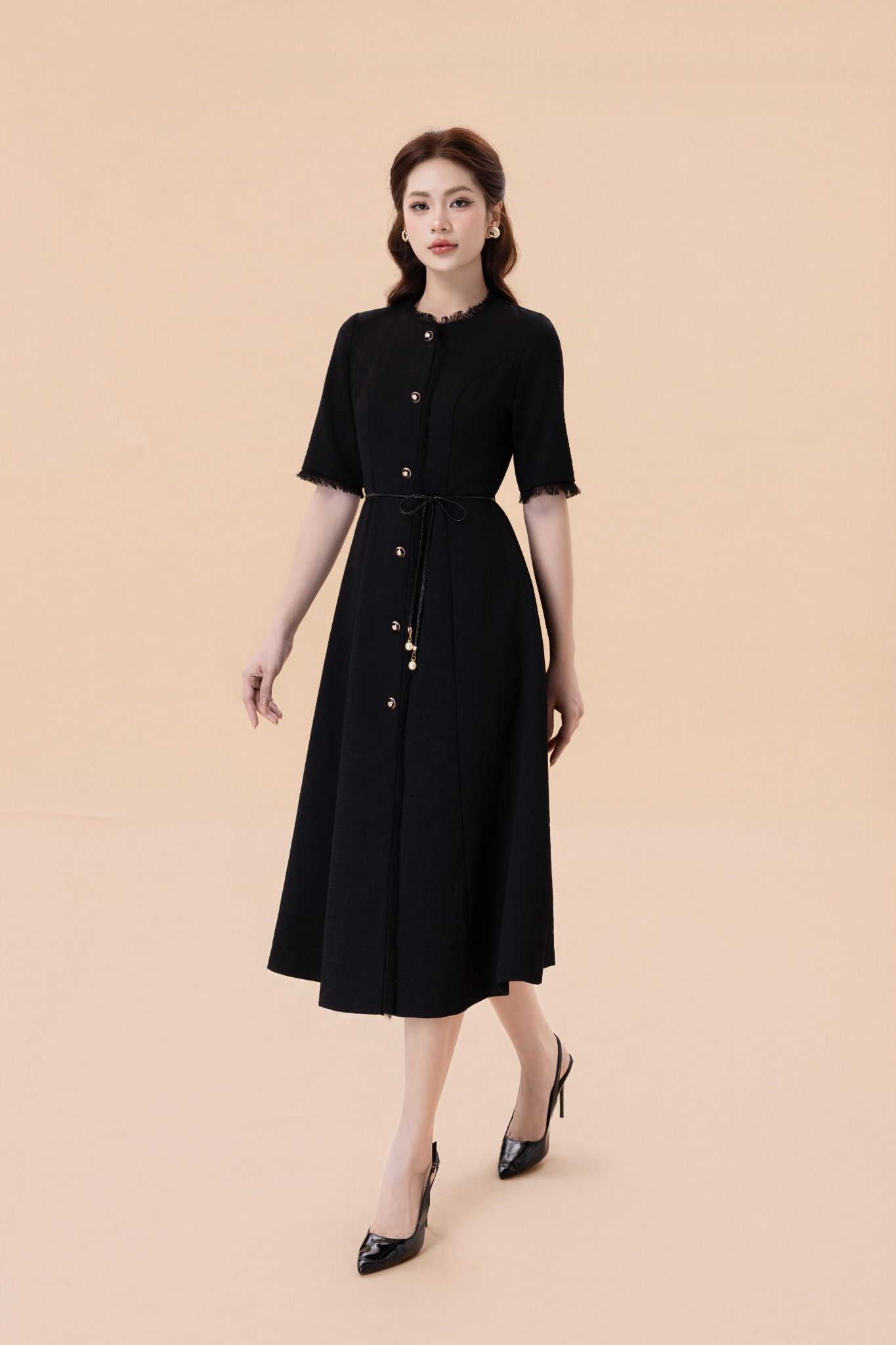 ĐẦM ĐEN KÈM ĐAI DA D06402