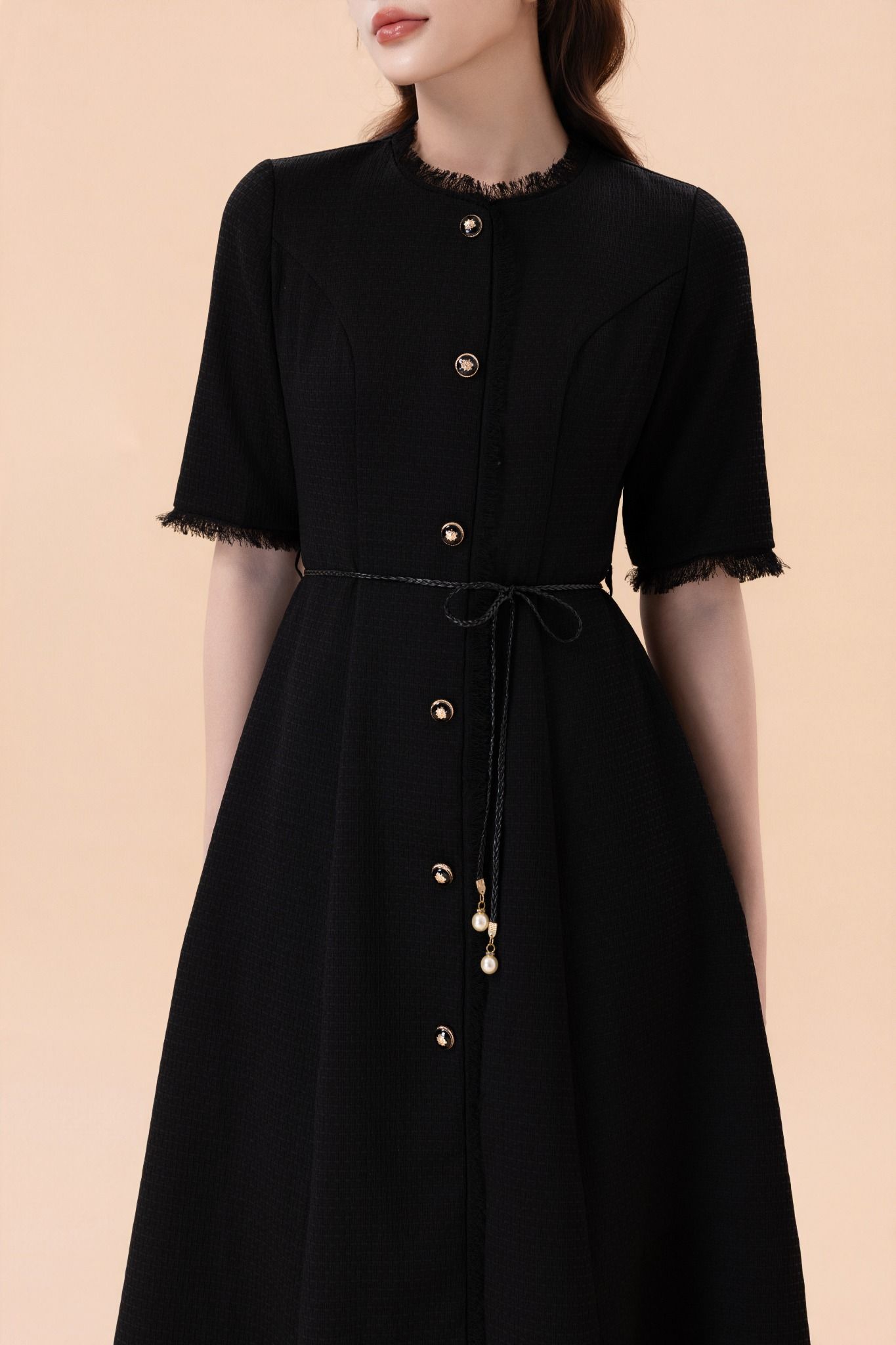 ĐẦM ĐEN KÈM ĐAI DA D06402