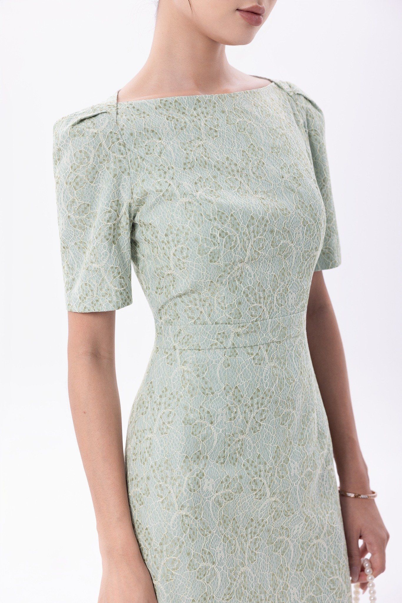 ĐẦM ÔM THÊU HOA NỔI D06722