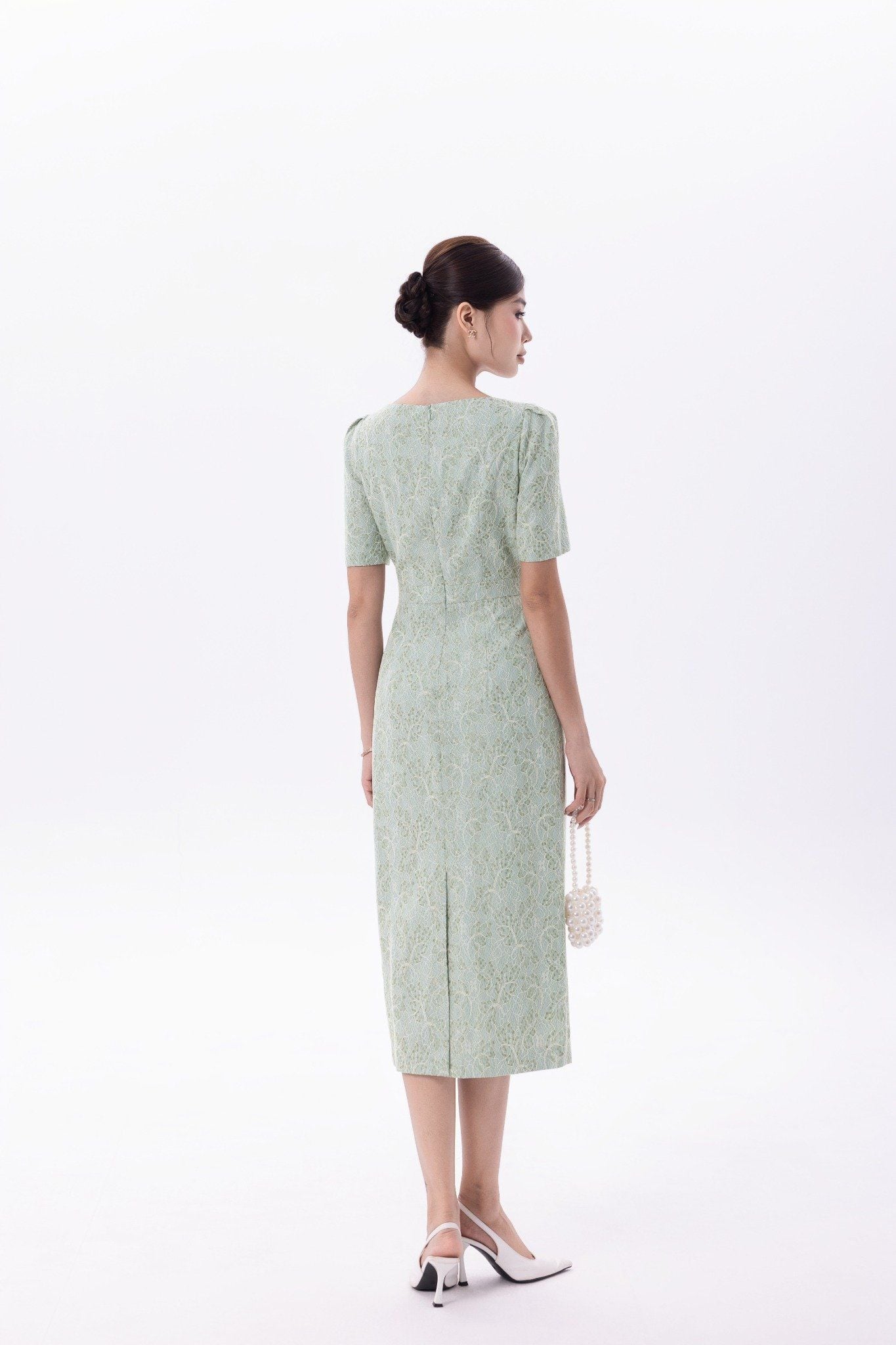 ĐẦM ÔM THÊU HOA NỔI D06722