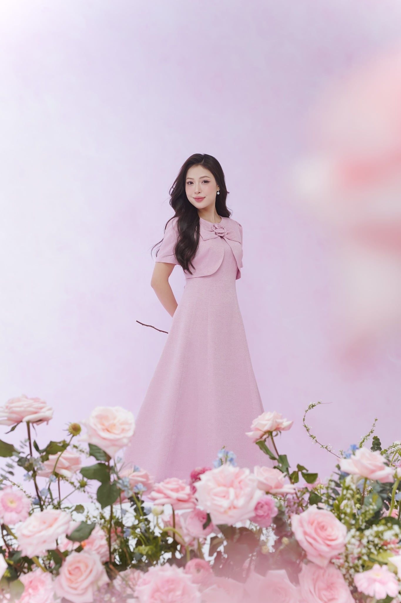 ĐẦM MIDI ĐÍNH HOA 3D D09442