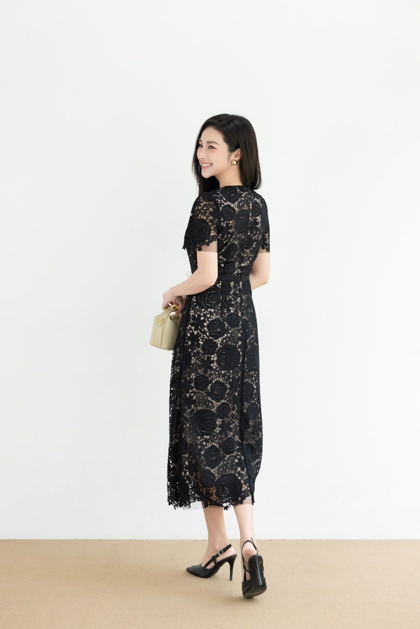 ĐẦM REN ĐEN D10502