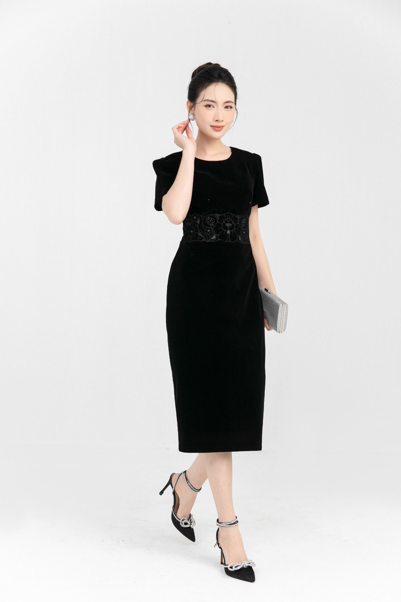 ĐẦM NHUNG THÊU HOA D12602