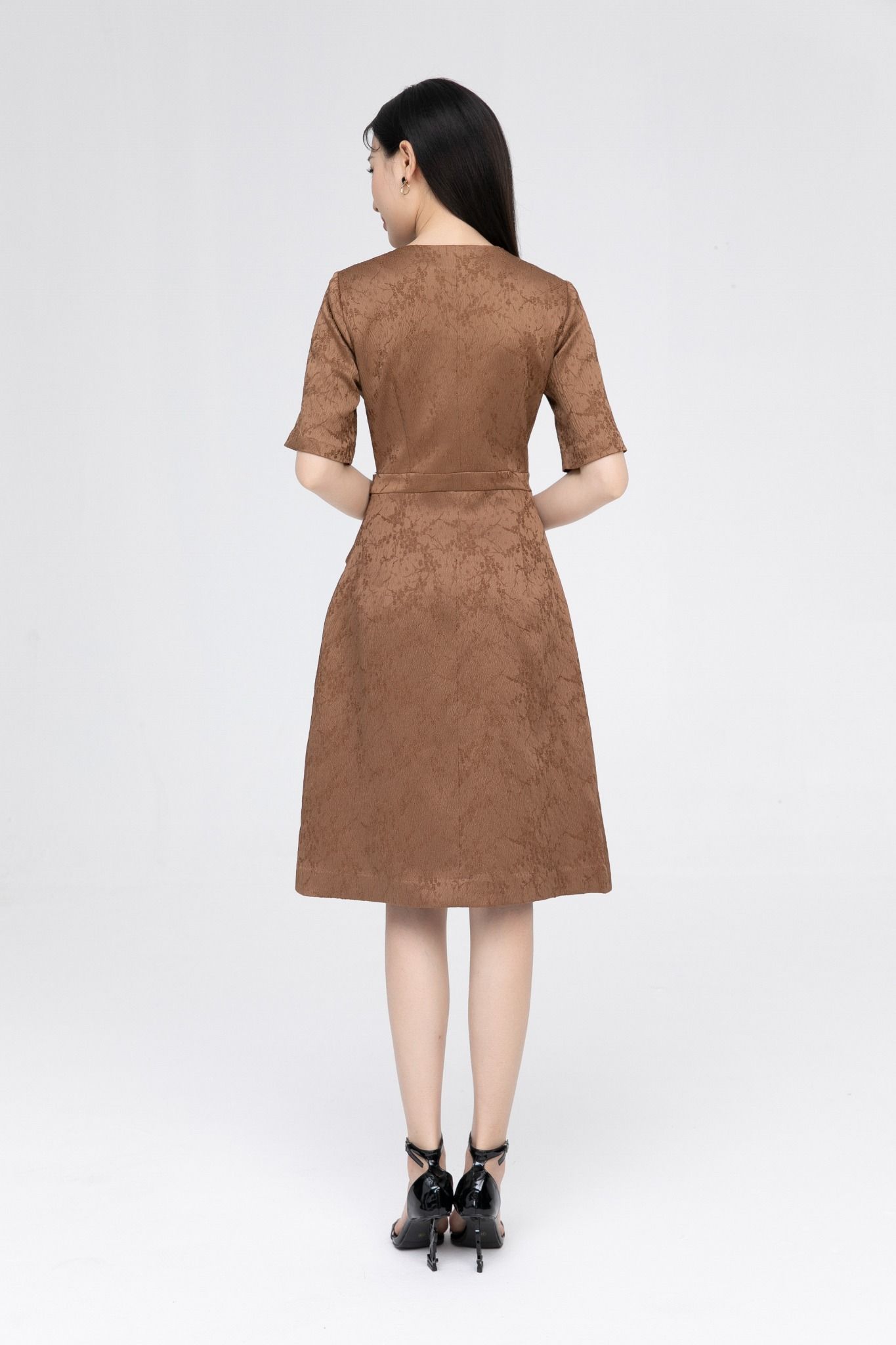 ĐẦM GẤM TAY LỠ D16222