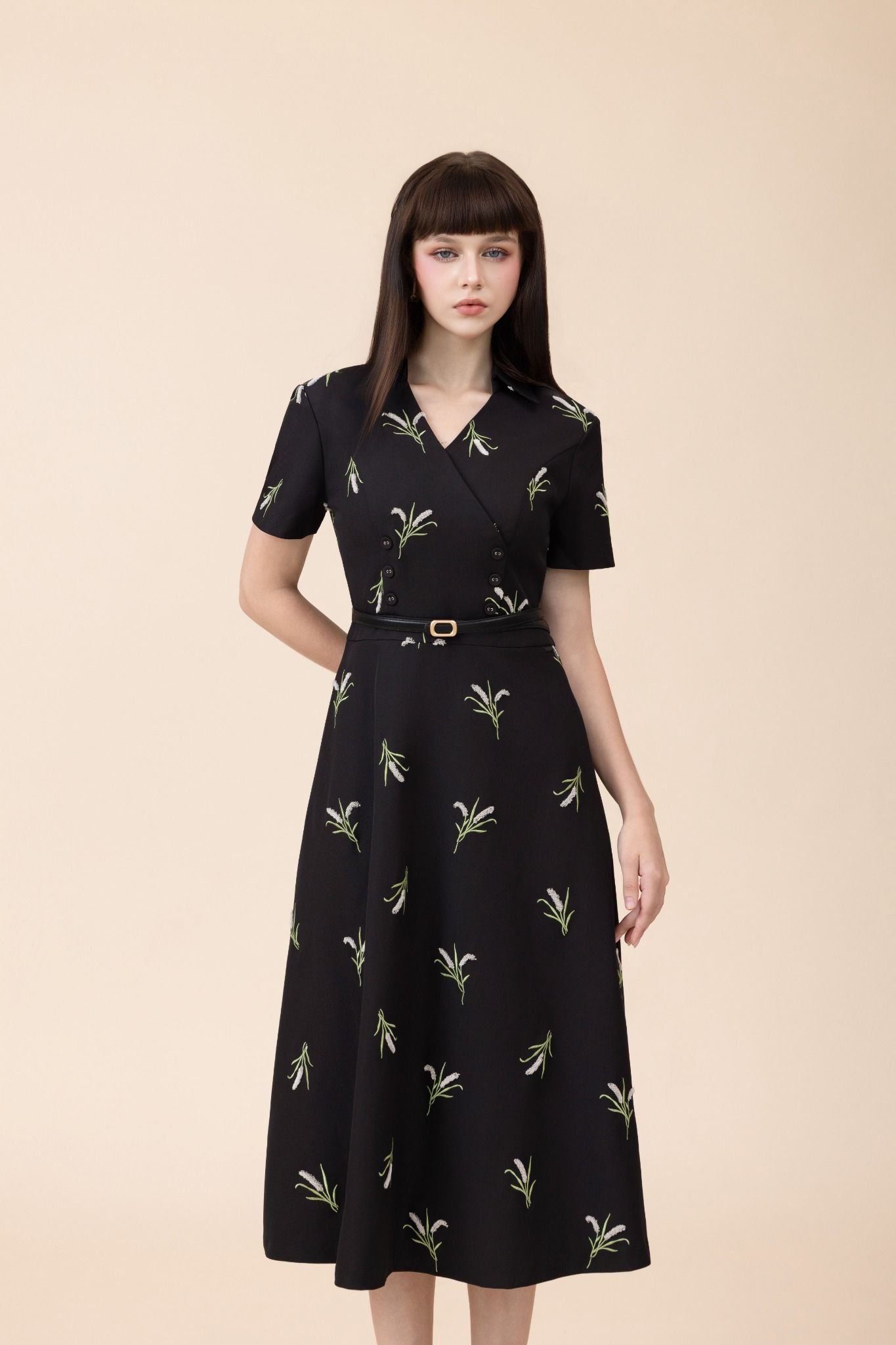 ĐẦM ĐEN THÊU HOA D18502