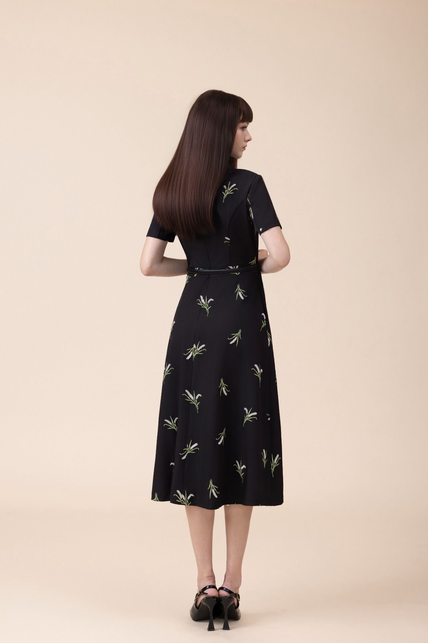 ĐẦM ĐEN THÊU HOA D18502