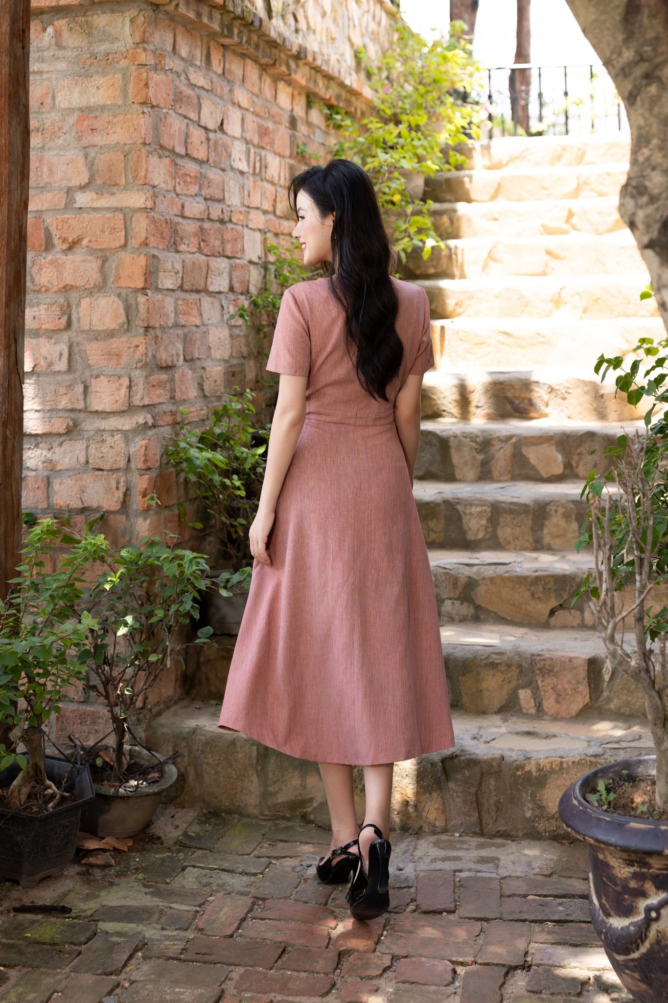 ĐẦM HỒNG CỔ XẺ D40402