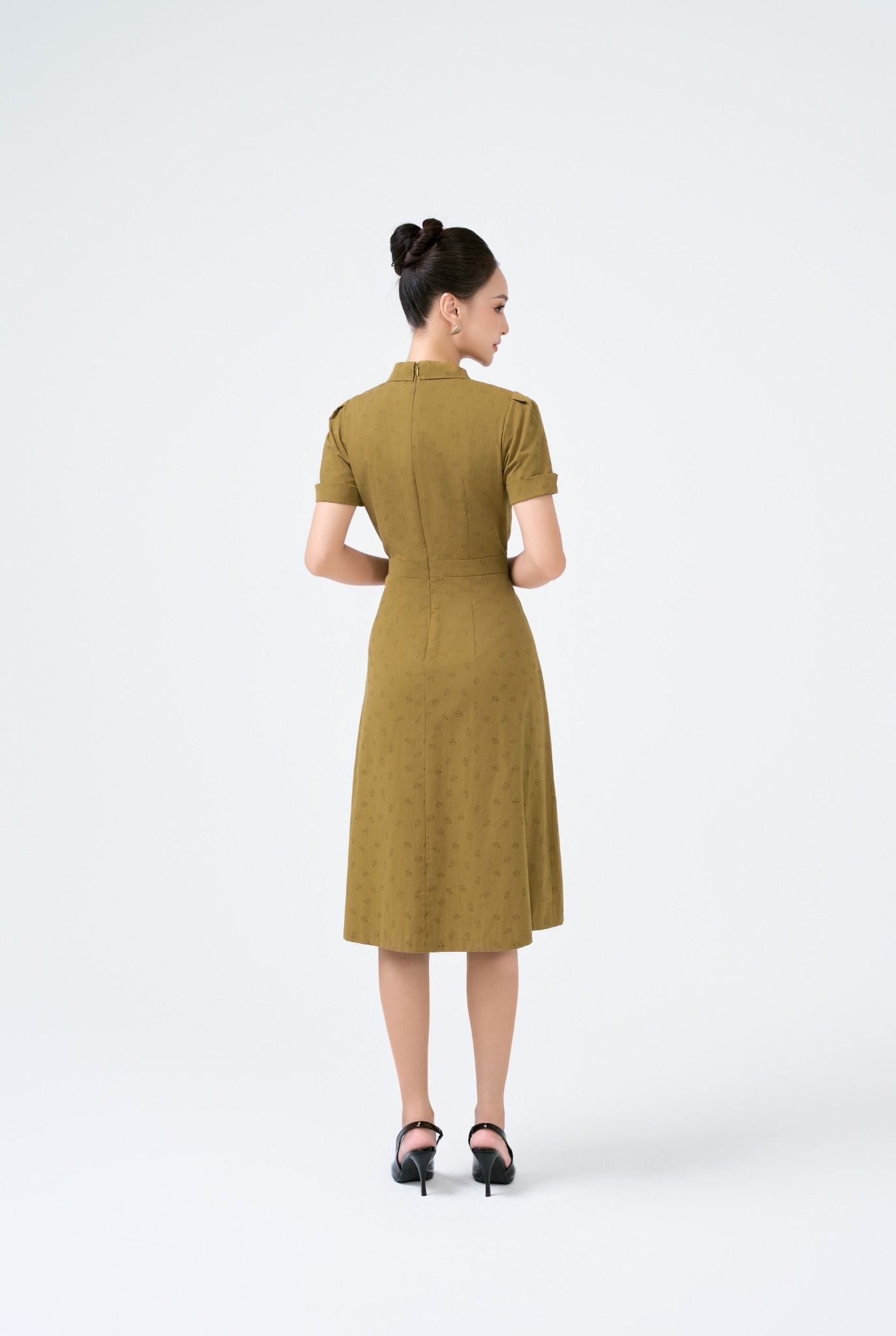 ĐẦM NÂU CỔ BẺ D41172