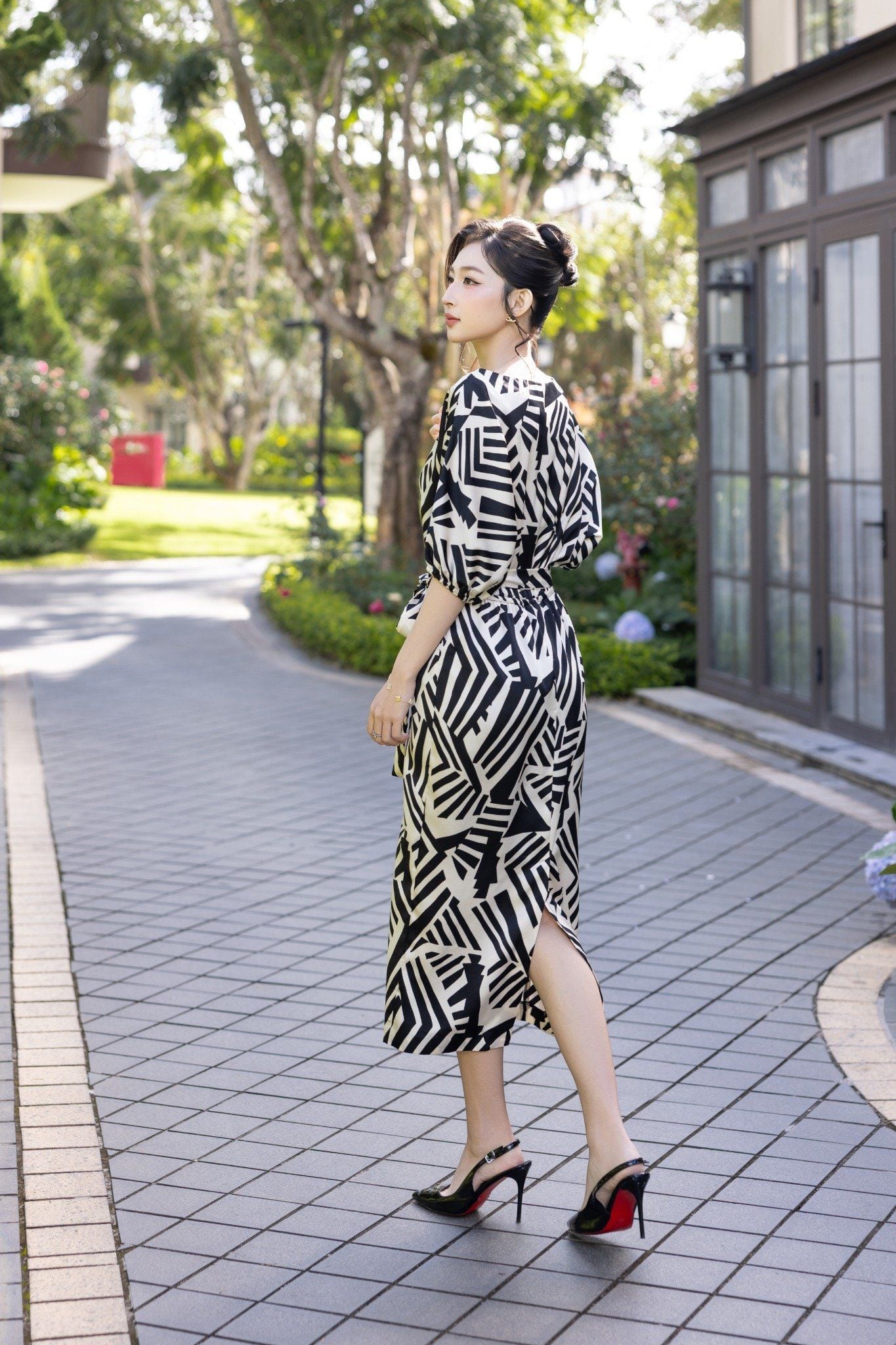 ĐẦM HOẠ TIẾT KÈM ĐAI D64082