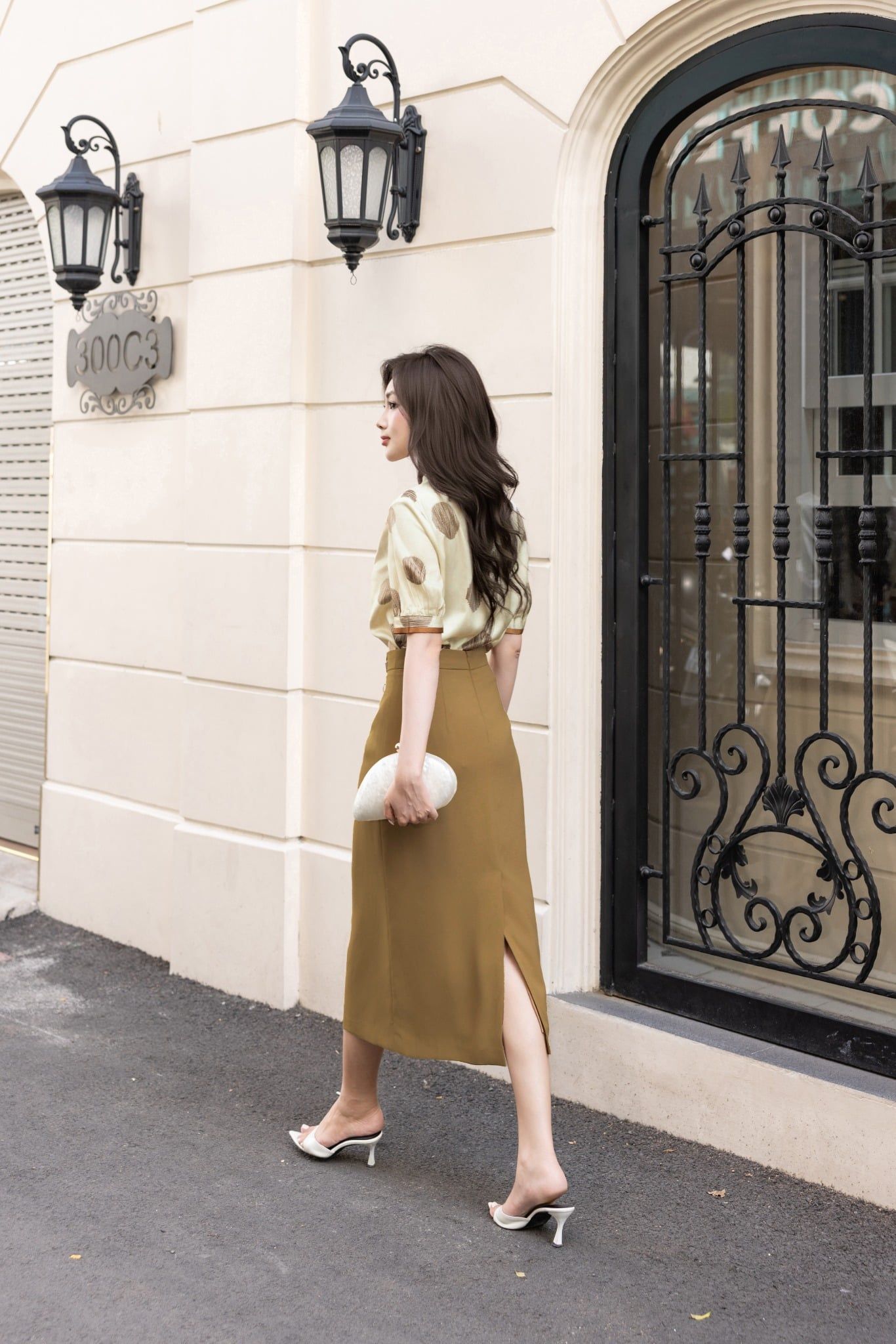 SƠ MI LỤA CHẤM BI D00492
