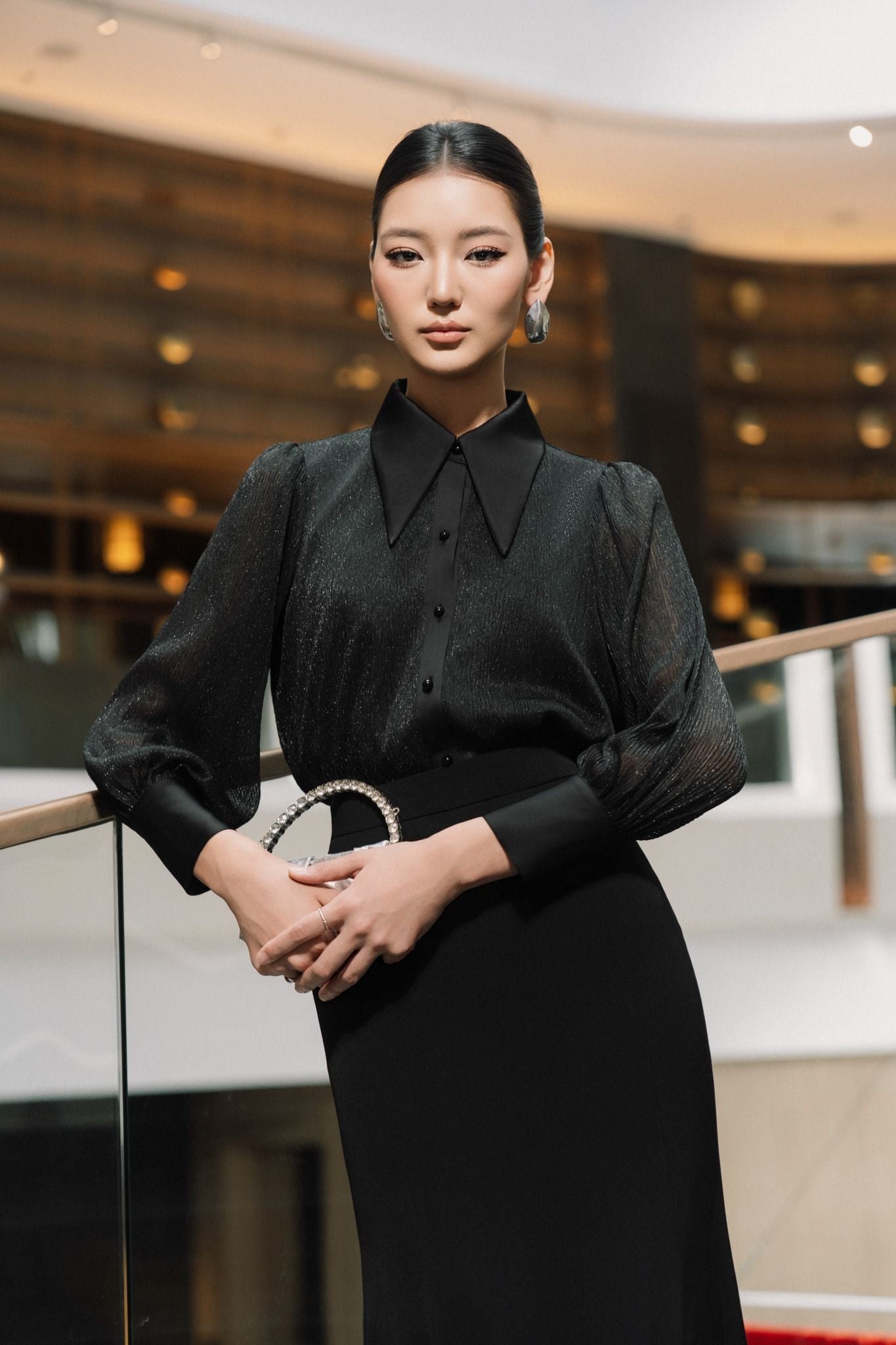 SƠ MI ĐEN CỔ NHỌN SM04082