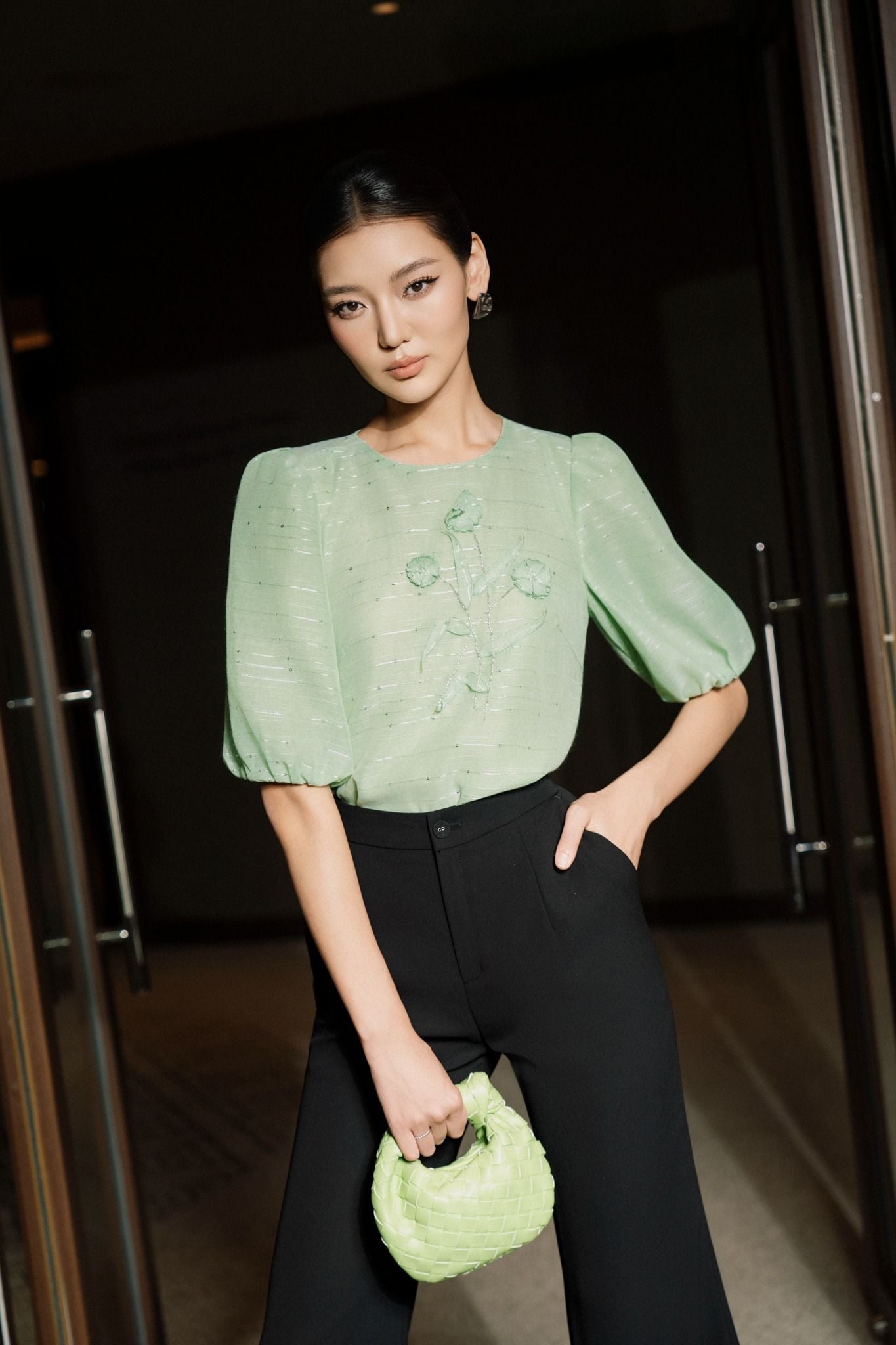 ÁO TƠ ĐÍNH HOA NỔI SM04092