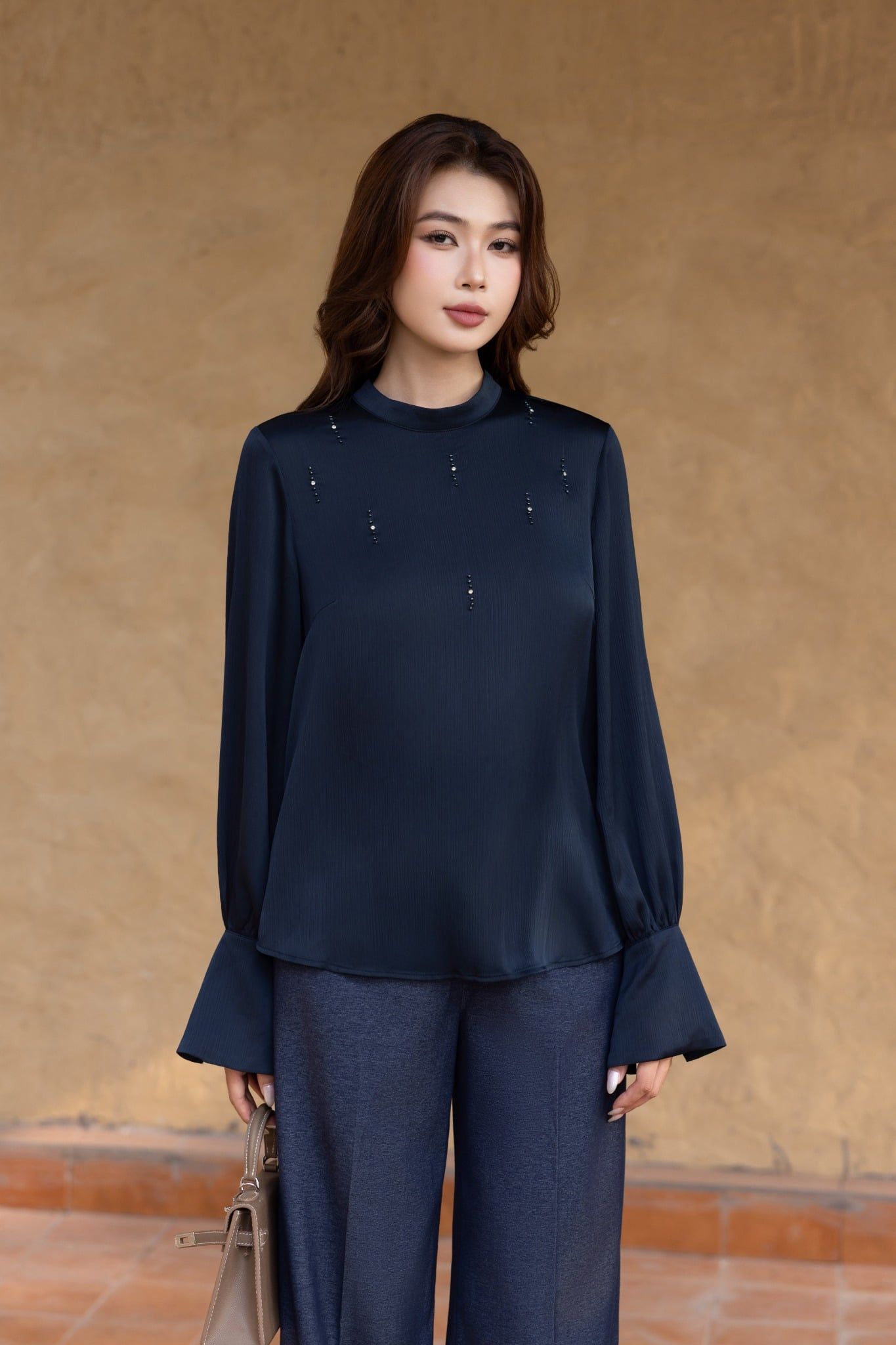 SƠ MI LỤA ĐÍNH CƯỜM SM09342