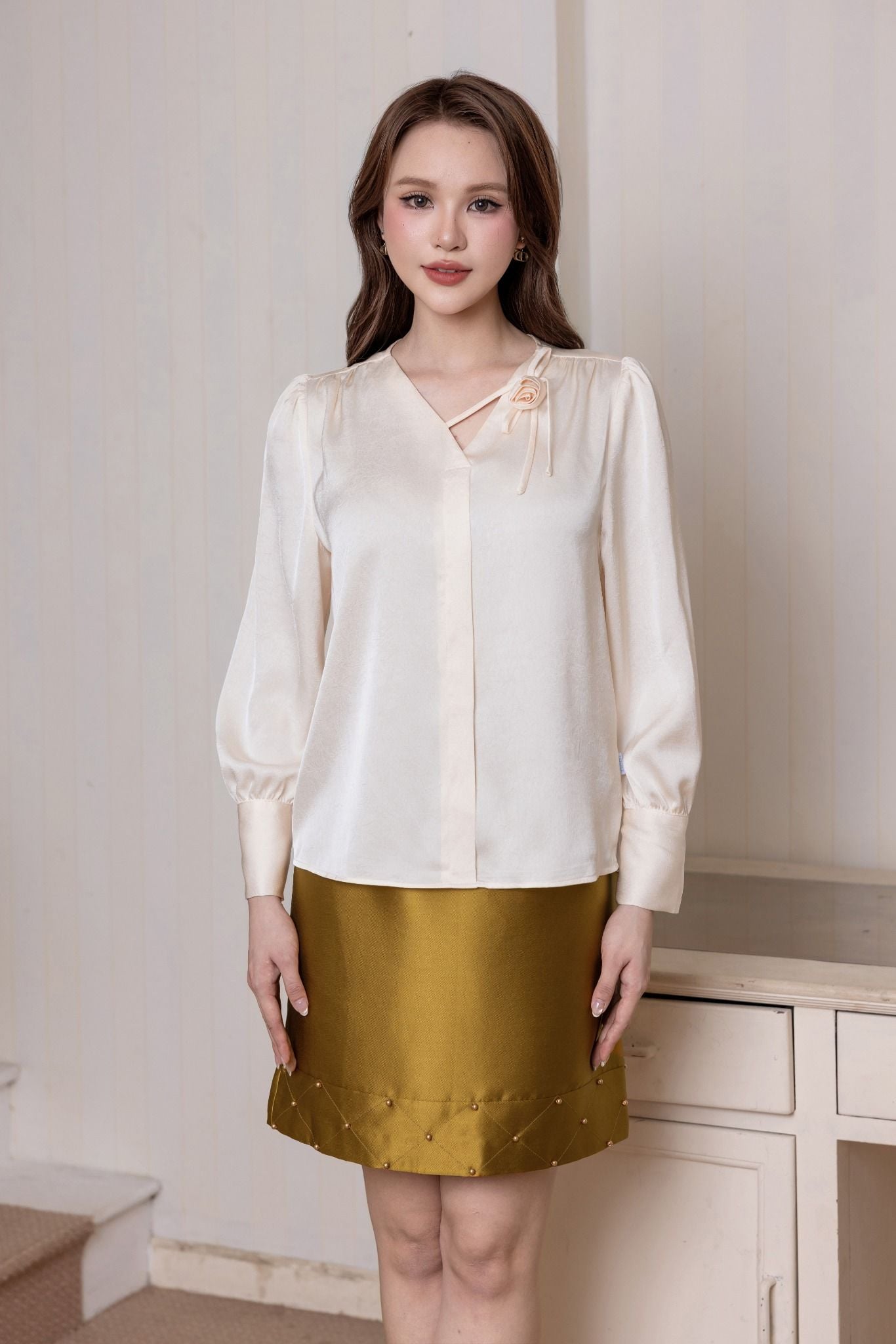 ÁO LỤA ĐÍNH HOA SM62382