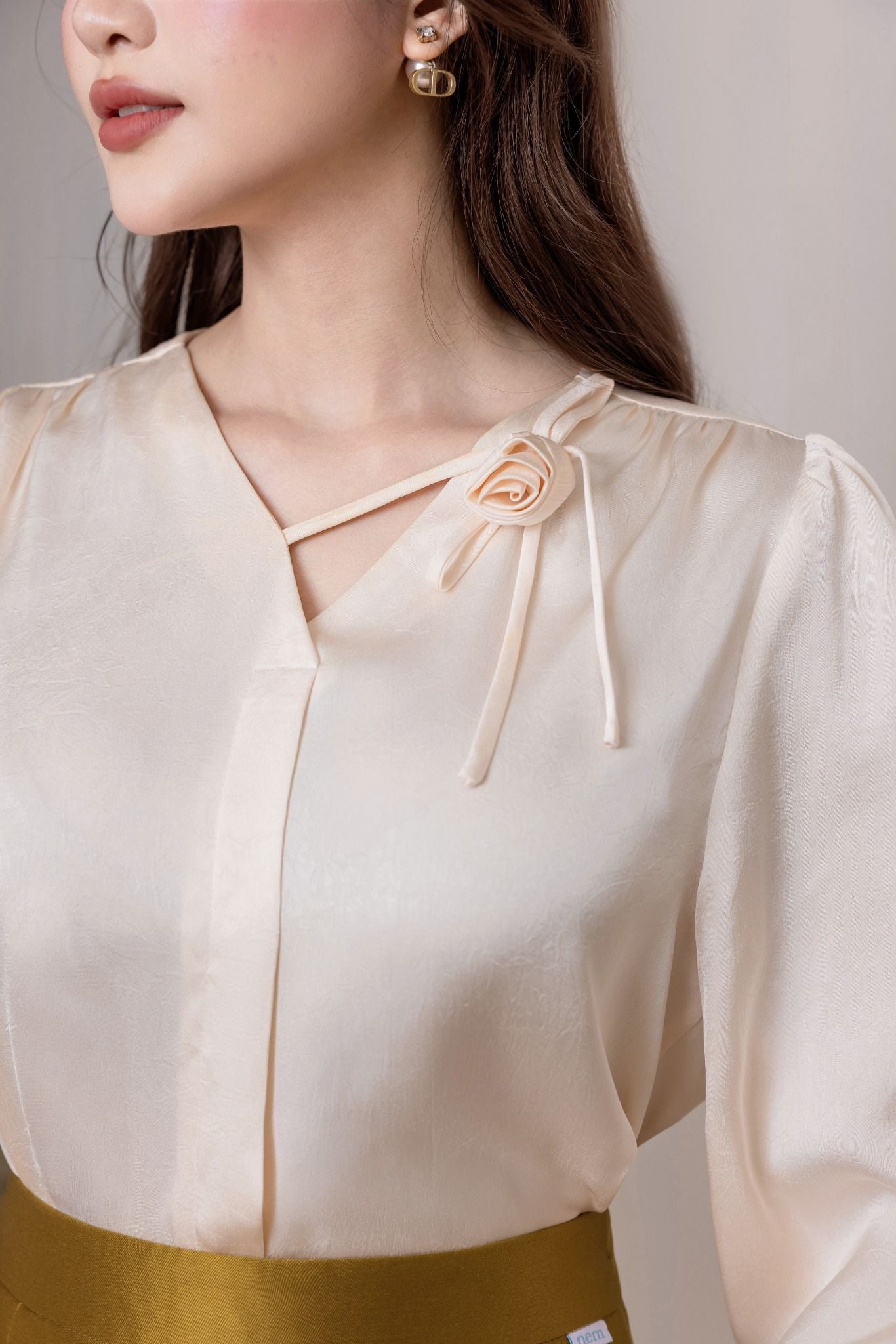 ÁO LỤA ĐÍNH HOA SM62382