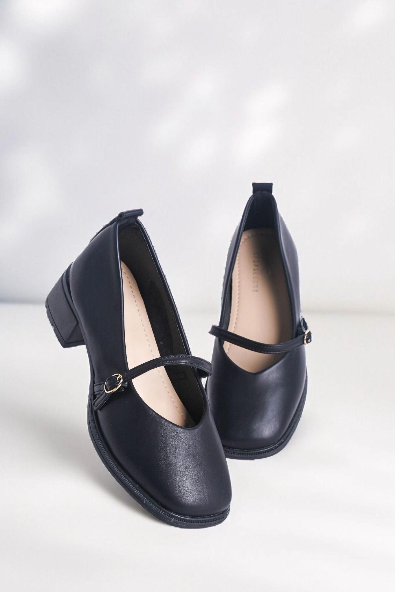  Giày bít Hong Kong nữ (35-37) 