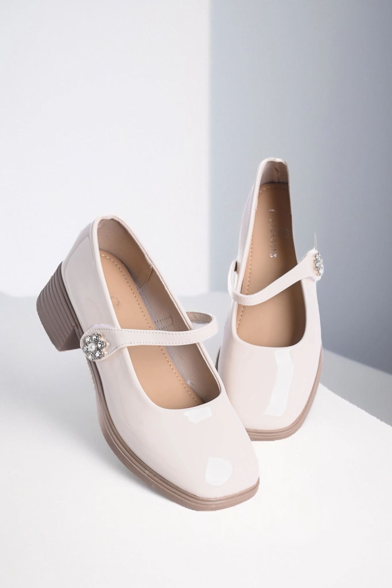  Giày bít Hong Kong nữ (35-39) 