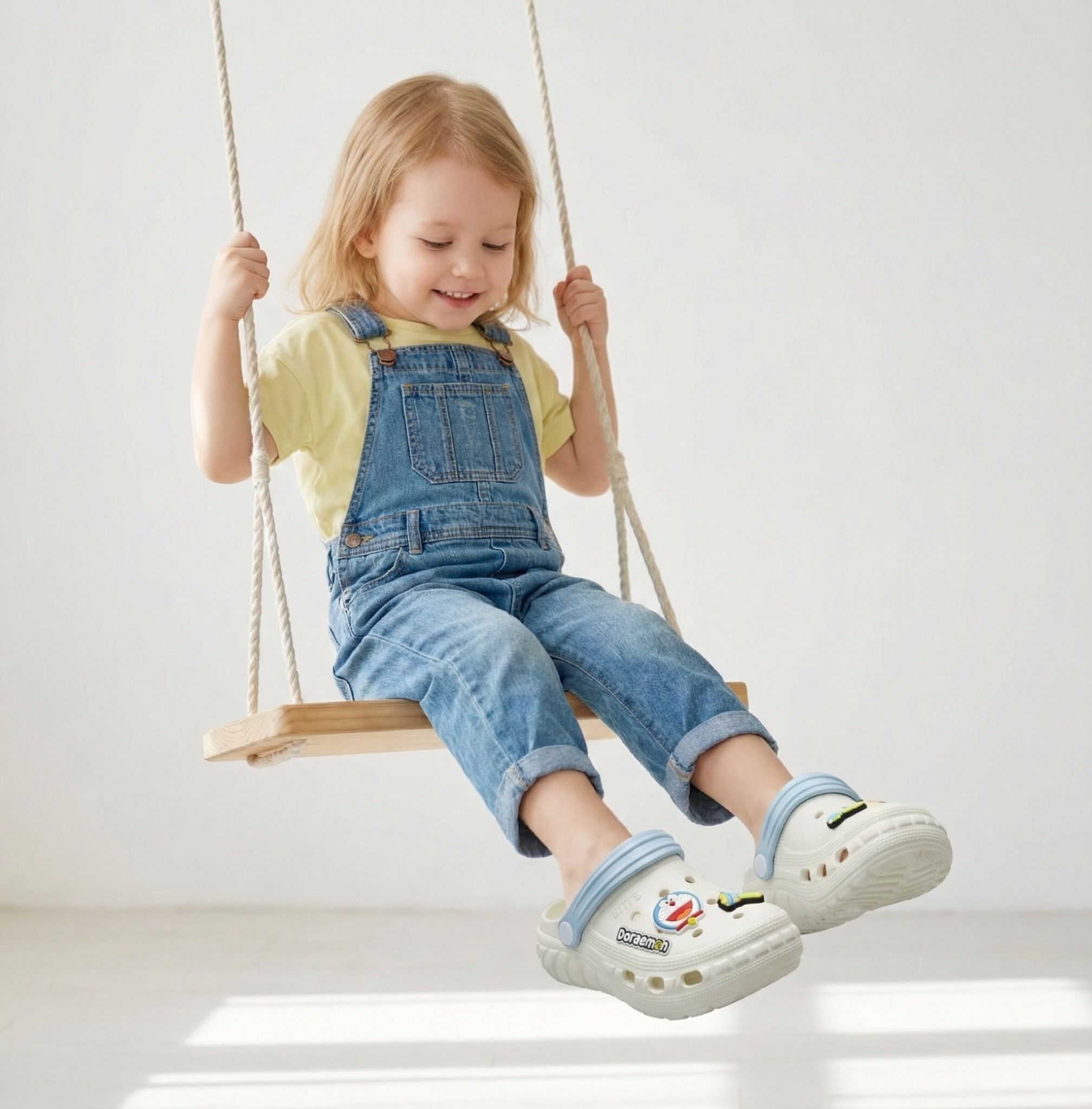  Sandal Biti's Doraemon Trẻ Em Màu Trắng BEB007222TRG (size 24-29) 