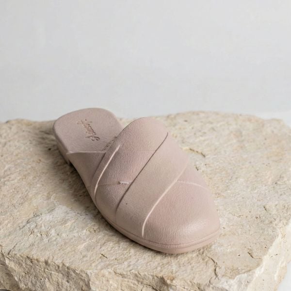  Dép bít nhựa nữ 