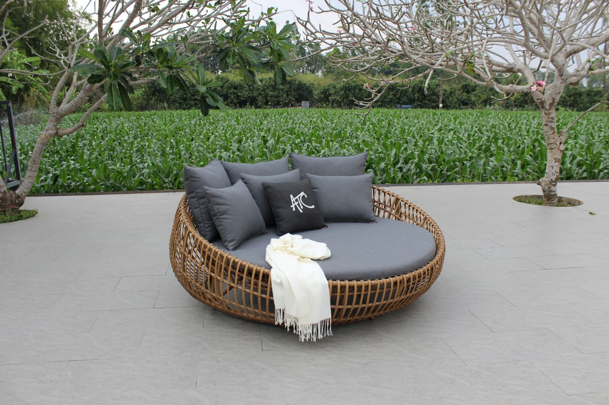 Giường Tắm Nắng Tròn Giả Tre RABD-144