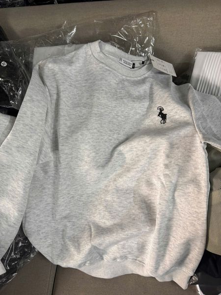 BỘ NỈ THỂ THAO NAM THÊU NGỰA CAO CẤP TUTO5 MENSWEAR BN01 – PHONG CÁCH SANG TRỌNG, ẤM ÁP & NĂNG ĐỘNG 