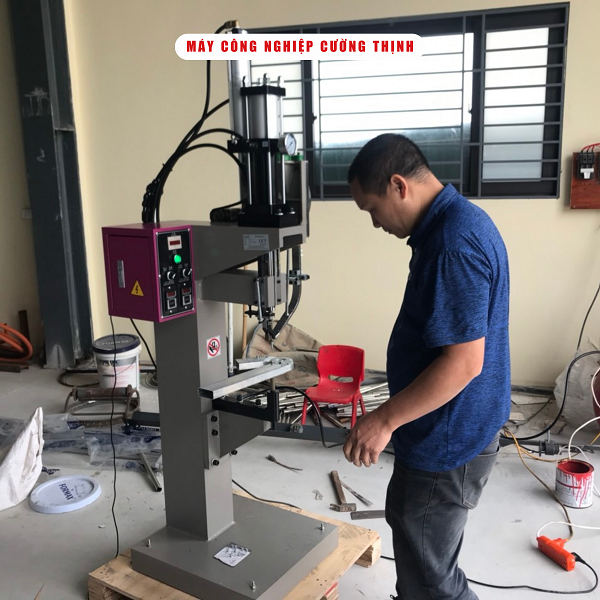 Máy tán đinh mũ bảo hiểm - RMJ12A2 khí nén