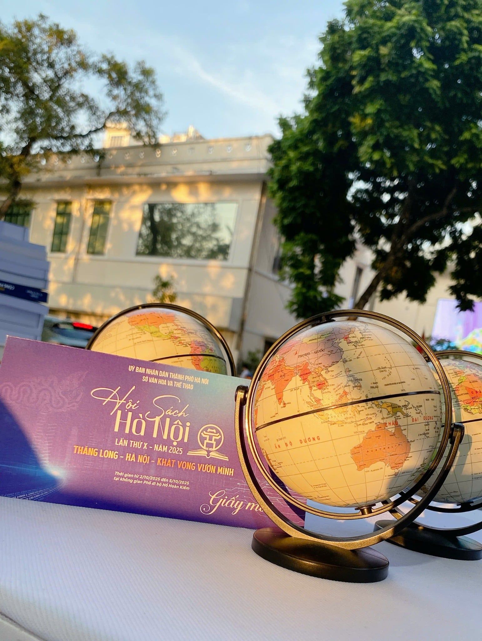  Quả địa cầu phi 10.6cm hành chính xoay 720 độ 