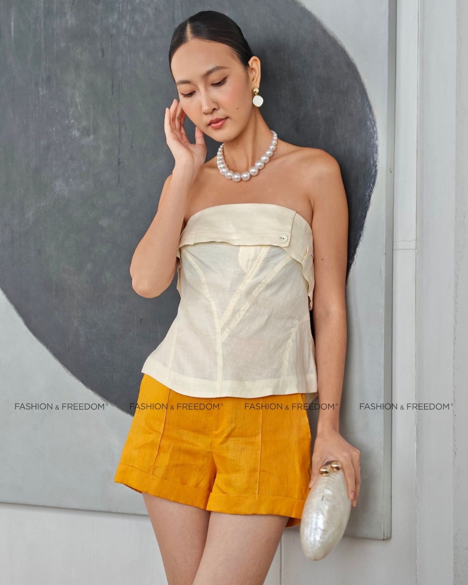 Quần Short Linen Nữ Vàng De Soleil