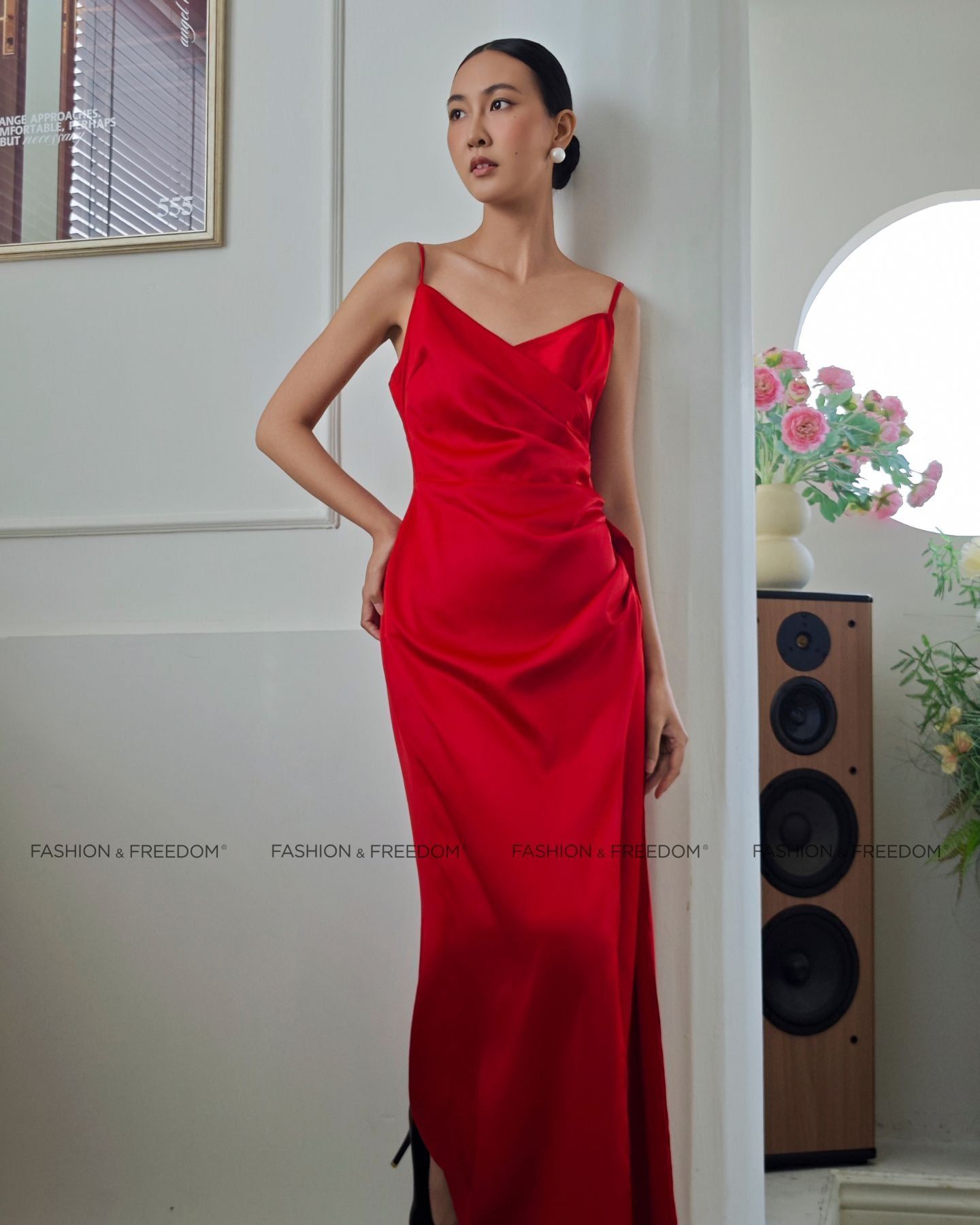 Đầm Lụa Đỏ