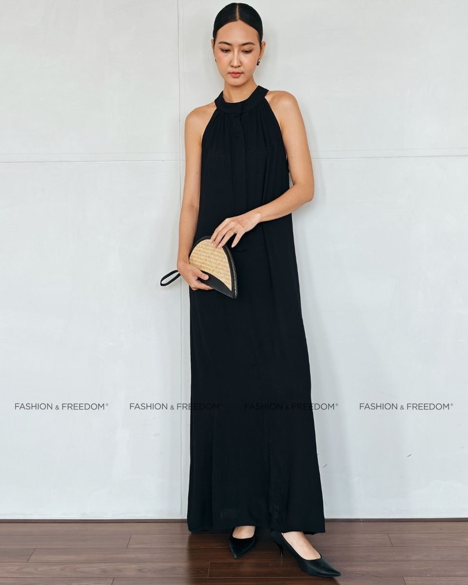 Đầm Linen Đen Cổ Yếm