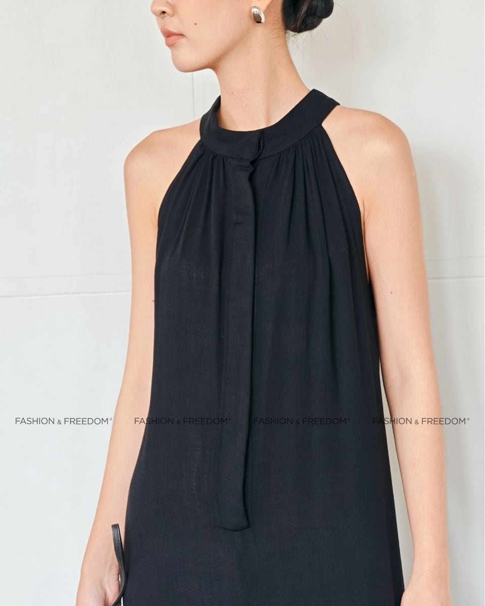 Đầm Linen Đen Cổ Yếm