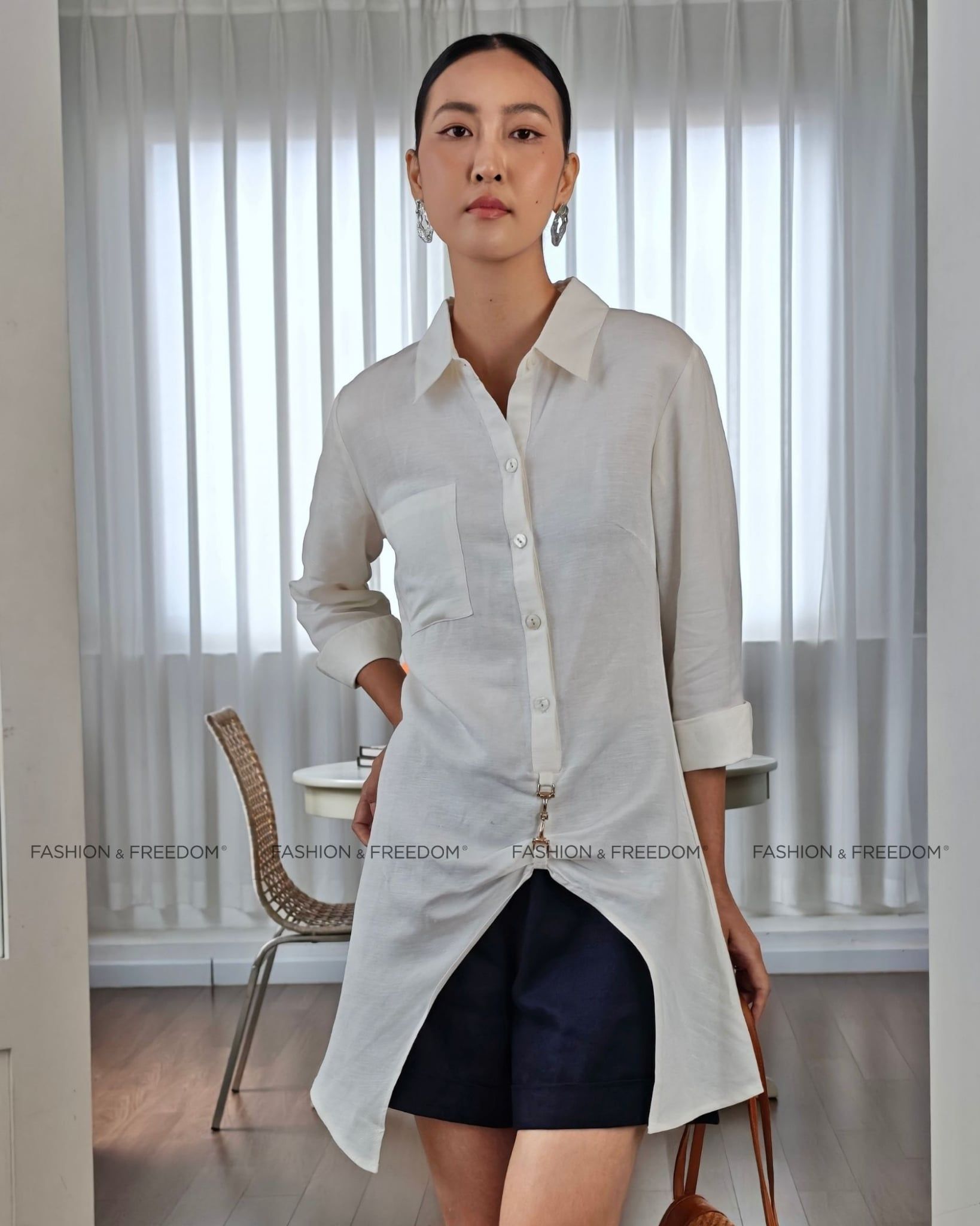 Áo Kiểu Linen Trắng Autumn Charm