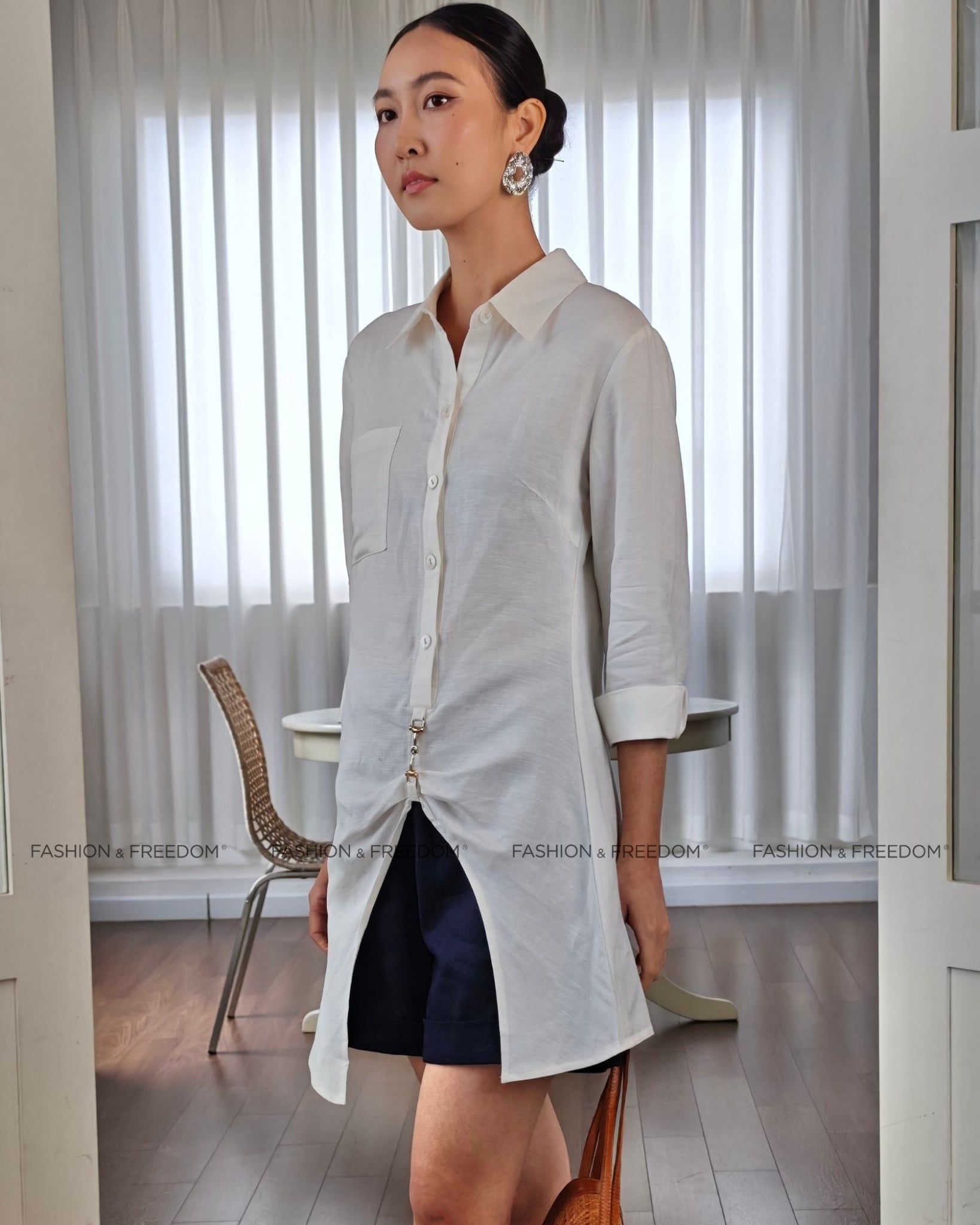 Áo Kiểu Linen Trắng Autumn Charm