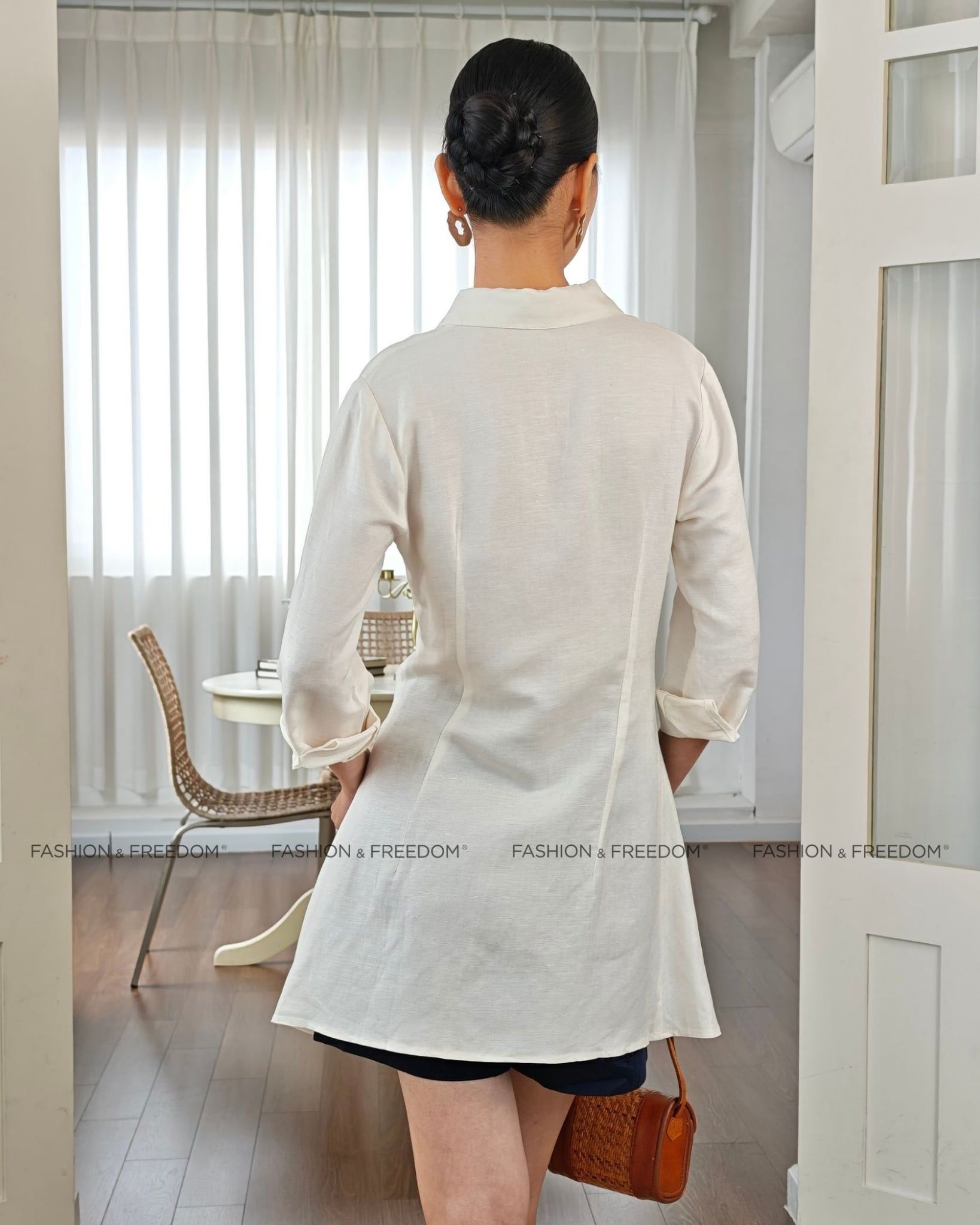 Áo Kiểu Linen Trắng Autumn Charm