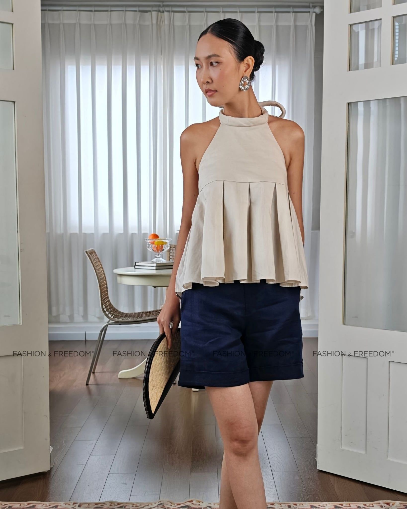Áo Kiểu Linen Kem Chocolate Fall In Love