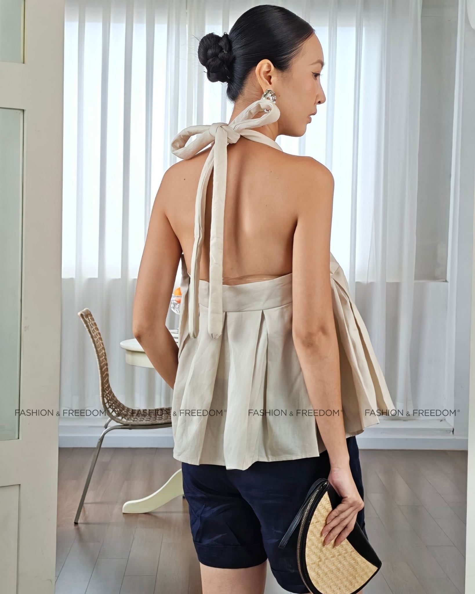 Áo Kiểu Linen Kem Chocolate Fall In Love