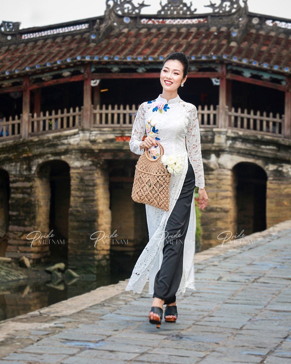 Áo Dài Ren Trắng