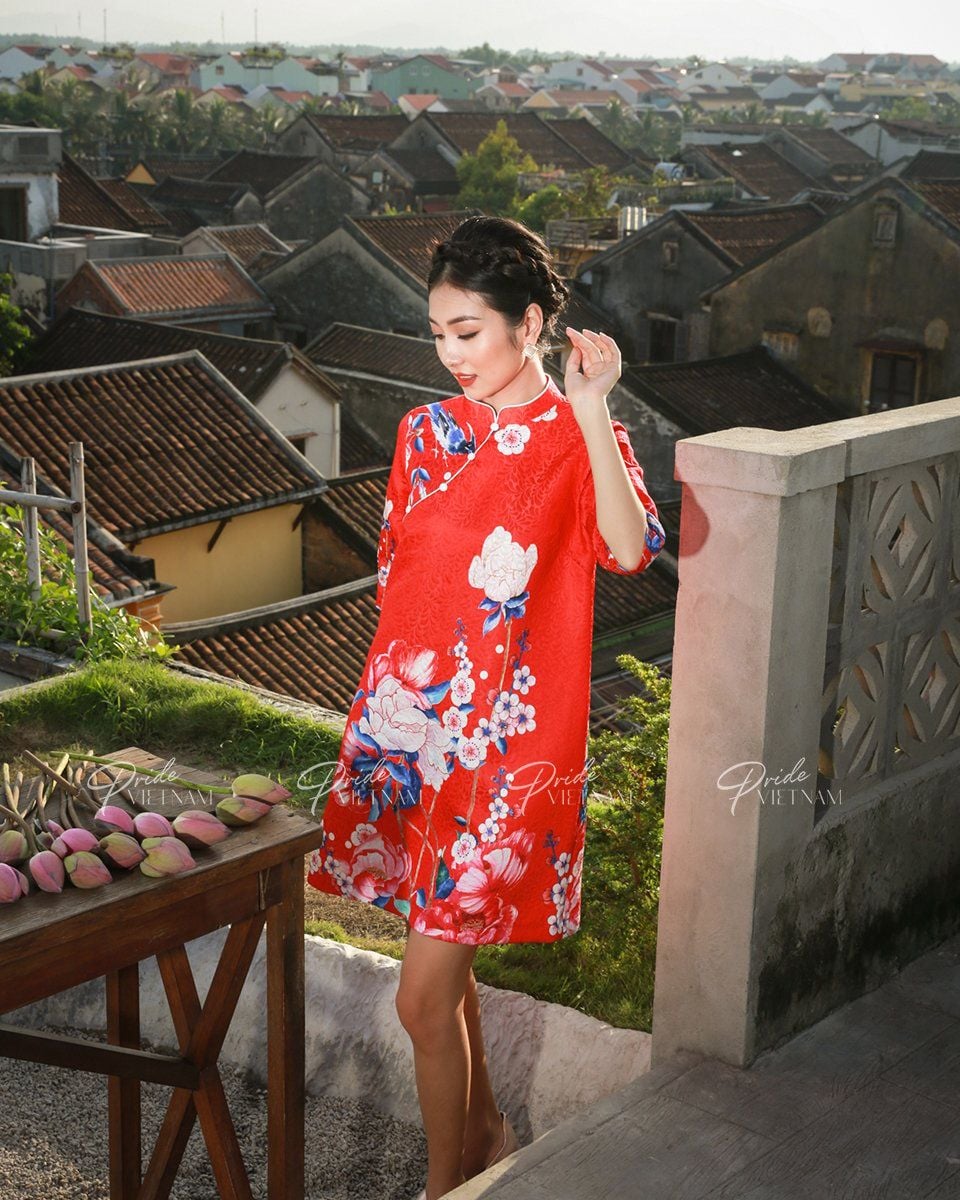 Áo Dài Gấm Đỏ Bừng Sắc Xuân