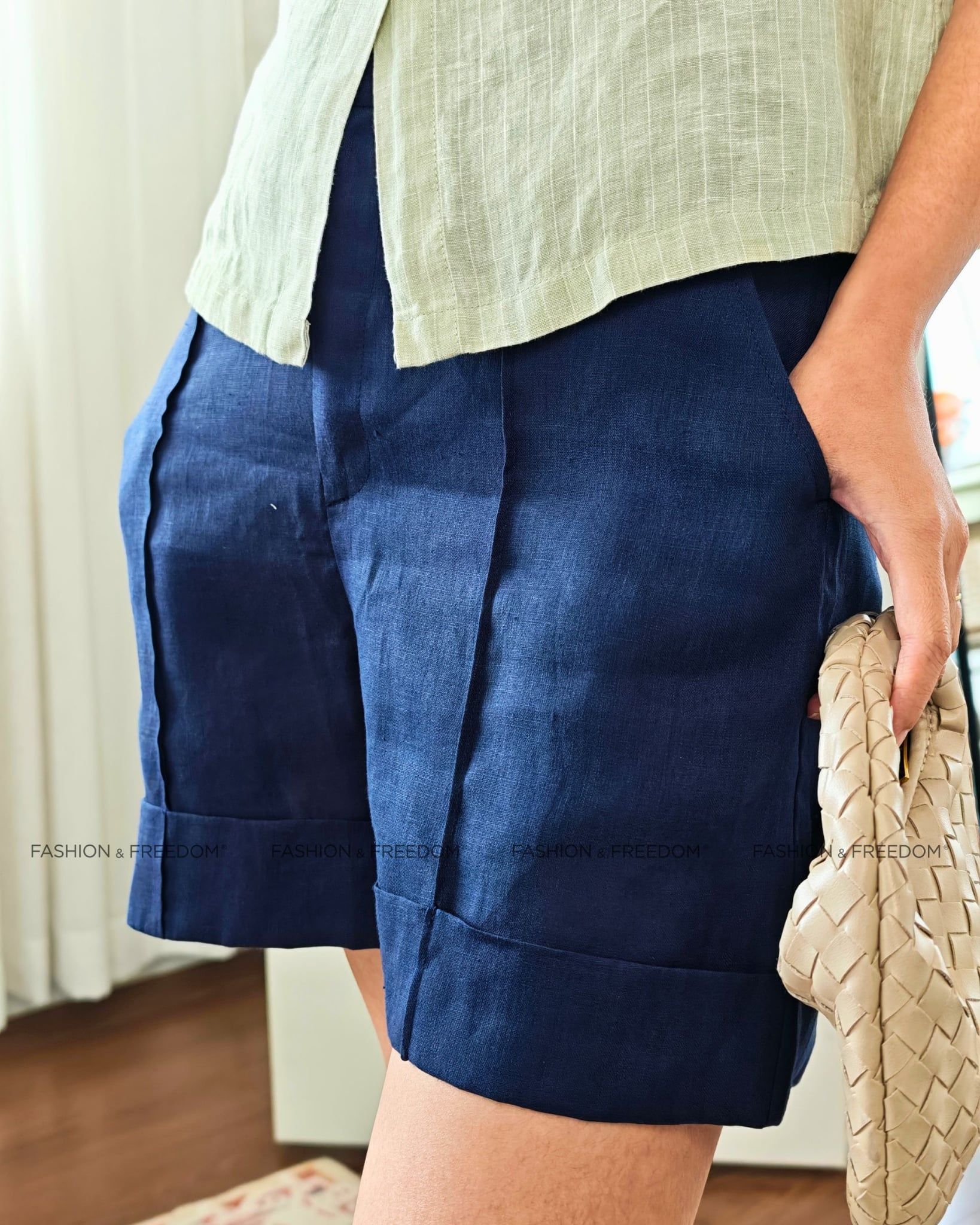 Quần Short Linen Nữ Xanh Đen De Soleil