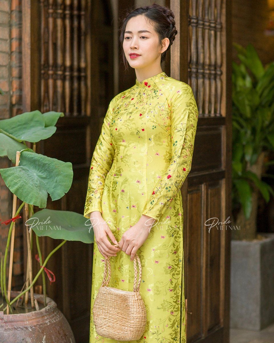 Áo Dài Gấm Vàng Bừng Sắc Xuân