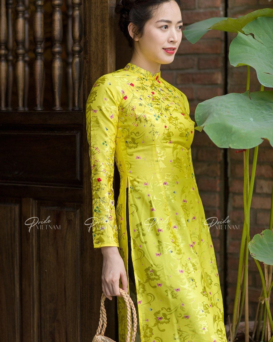 Áo Dài Gấm Vàng Bừng Sắc Xuân