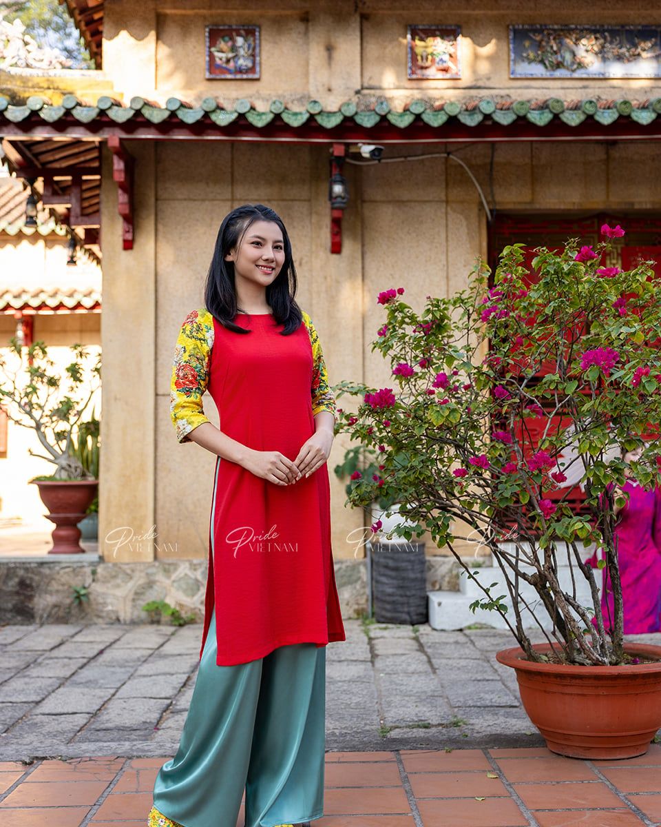 Áo Dài Linen Đỏ Tay Vàng