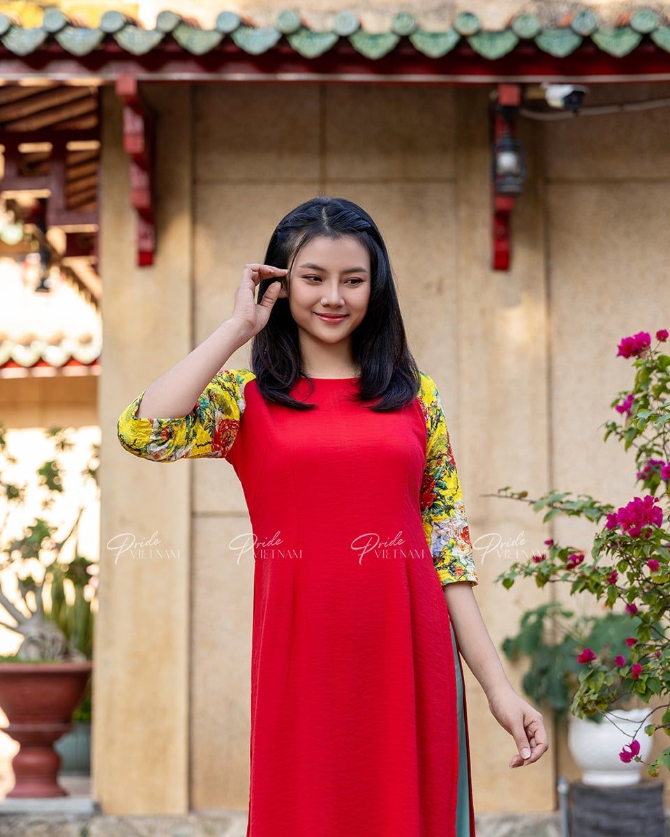 Áo Dài Linen Đỏ Tay Vàng