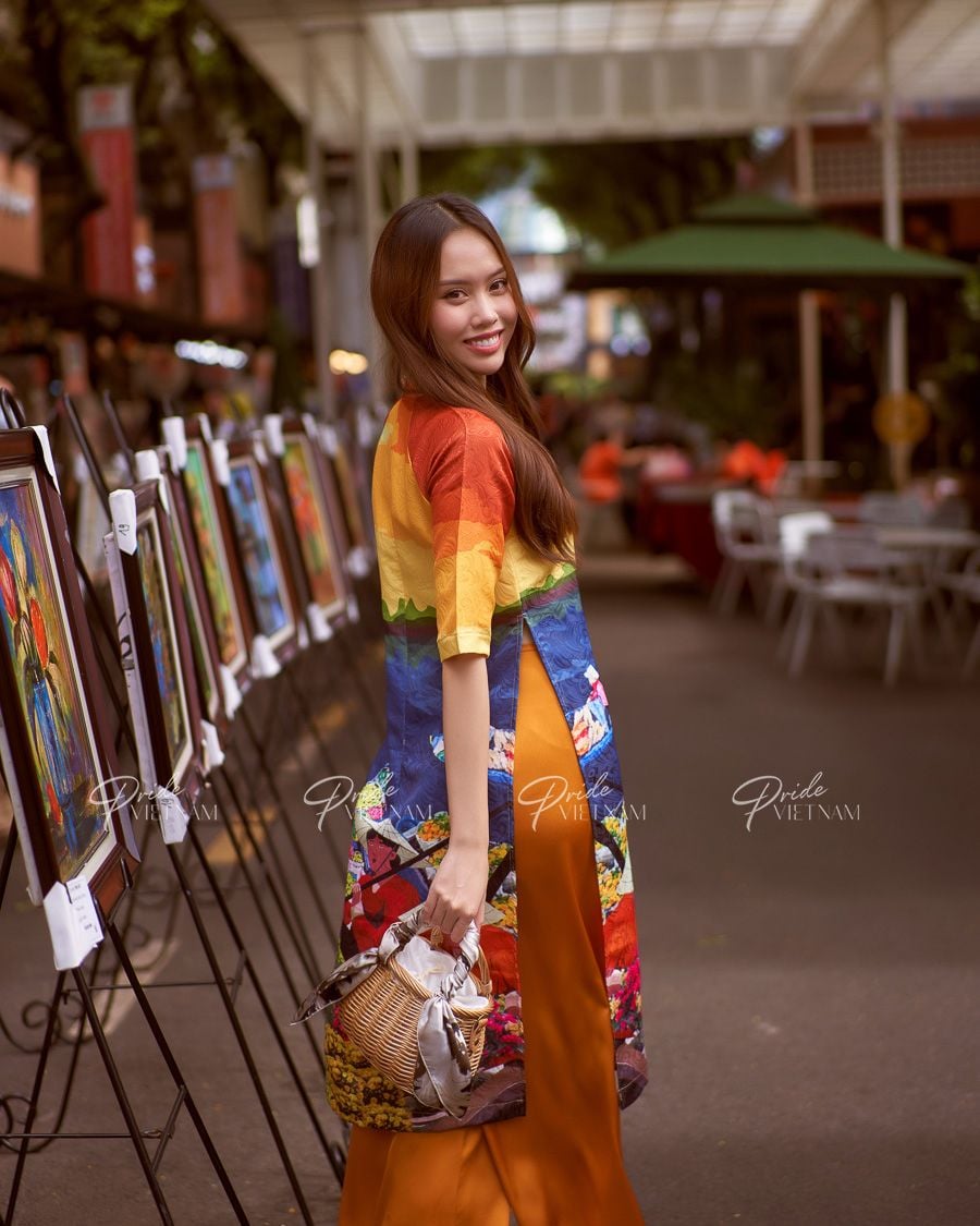 Áo Dài Gấm Nữ Cam Họa Tiết Hương Xuân