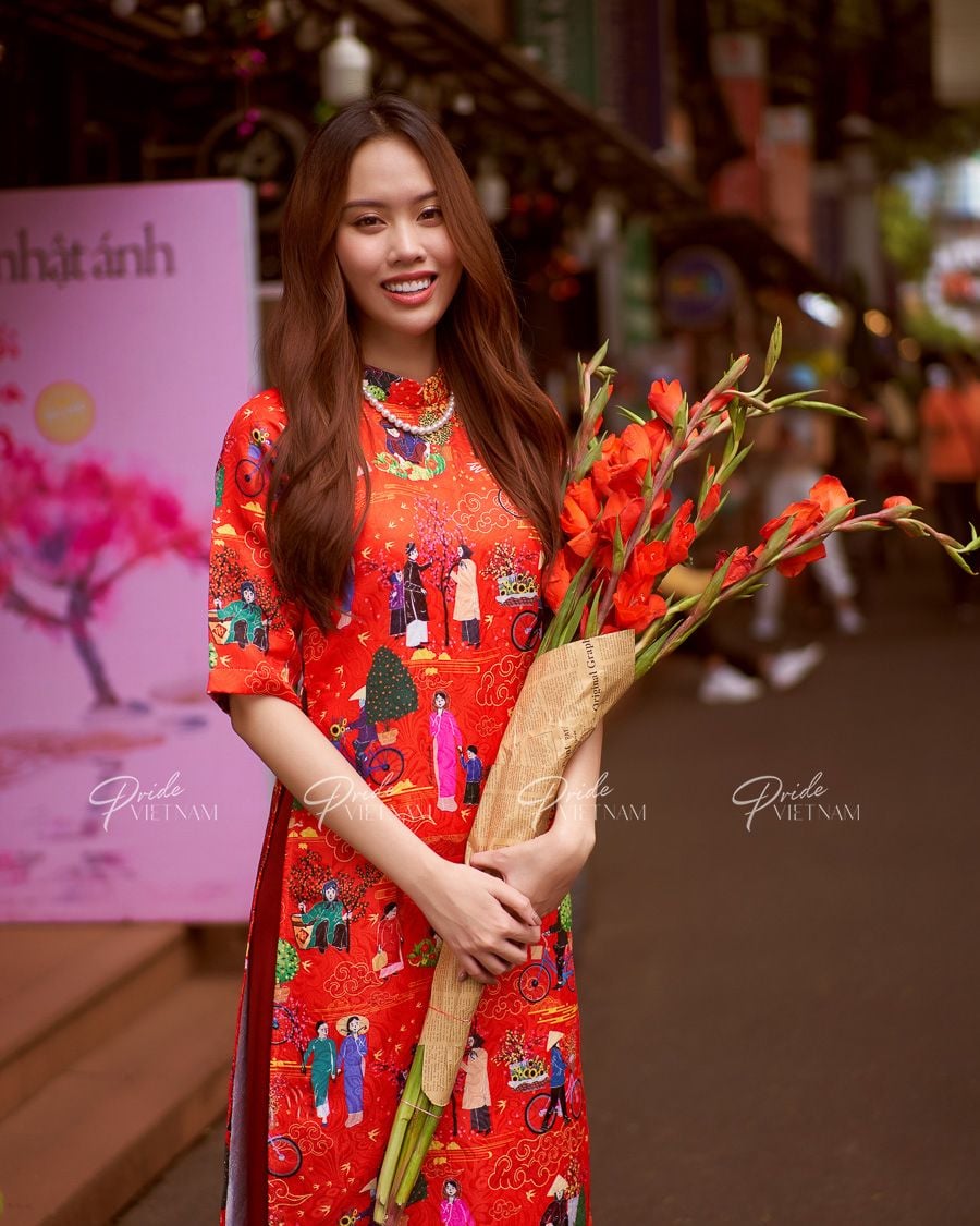 Áo Dài Gấm Nữ Đỏ Họa Tiết Hương Xuân